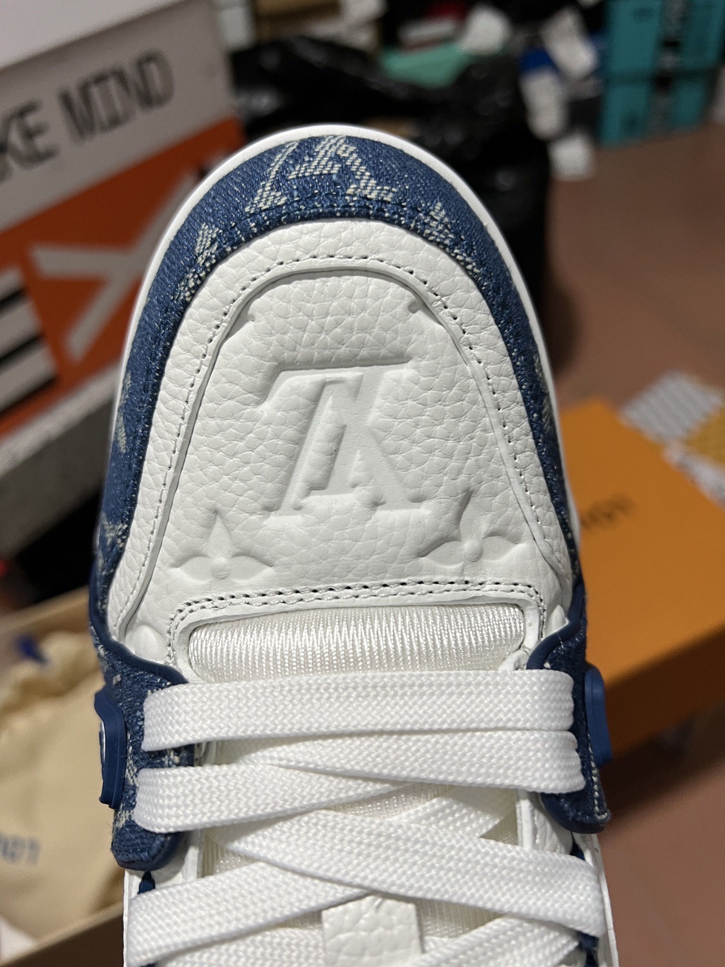 LV