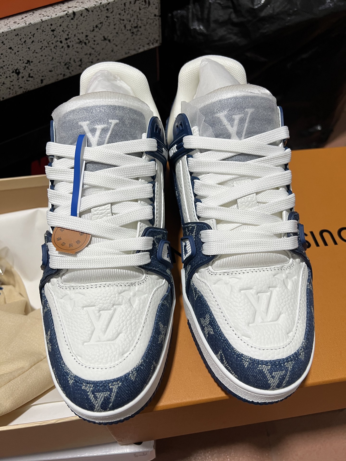 LV