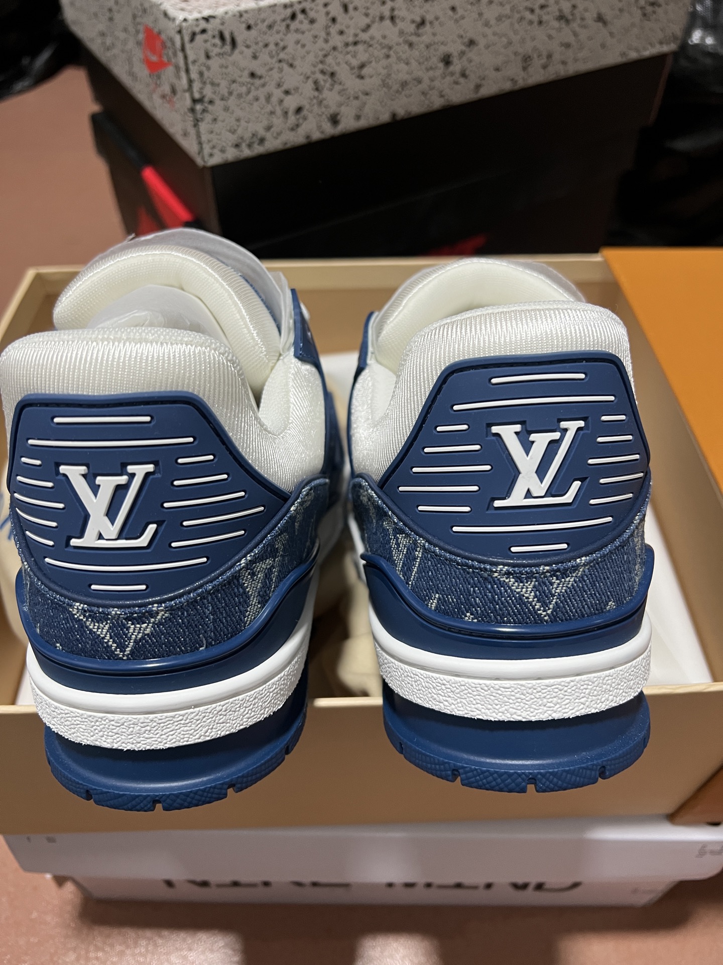 LV