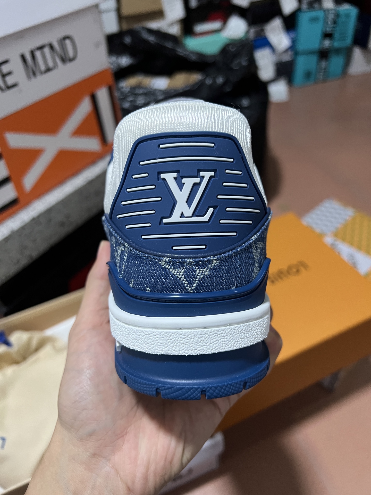 LV