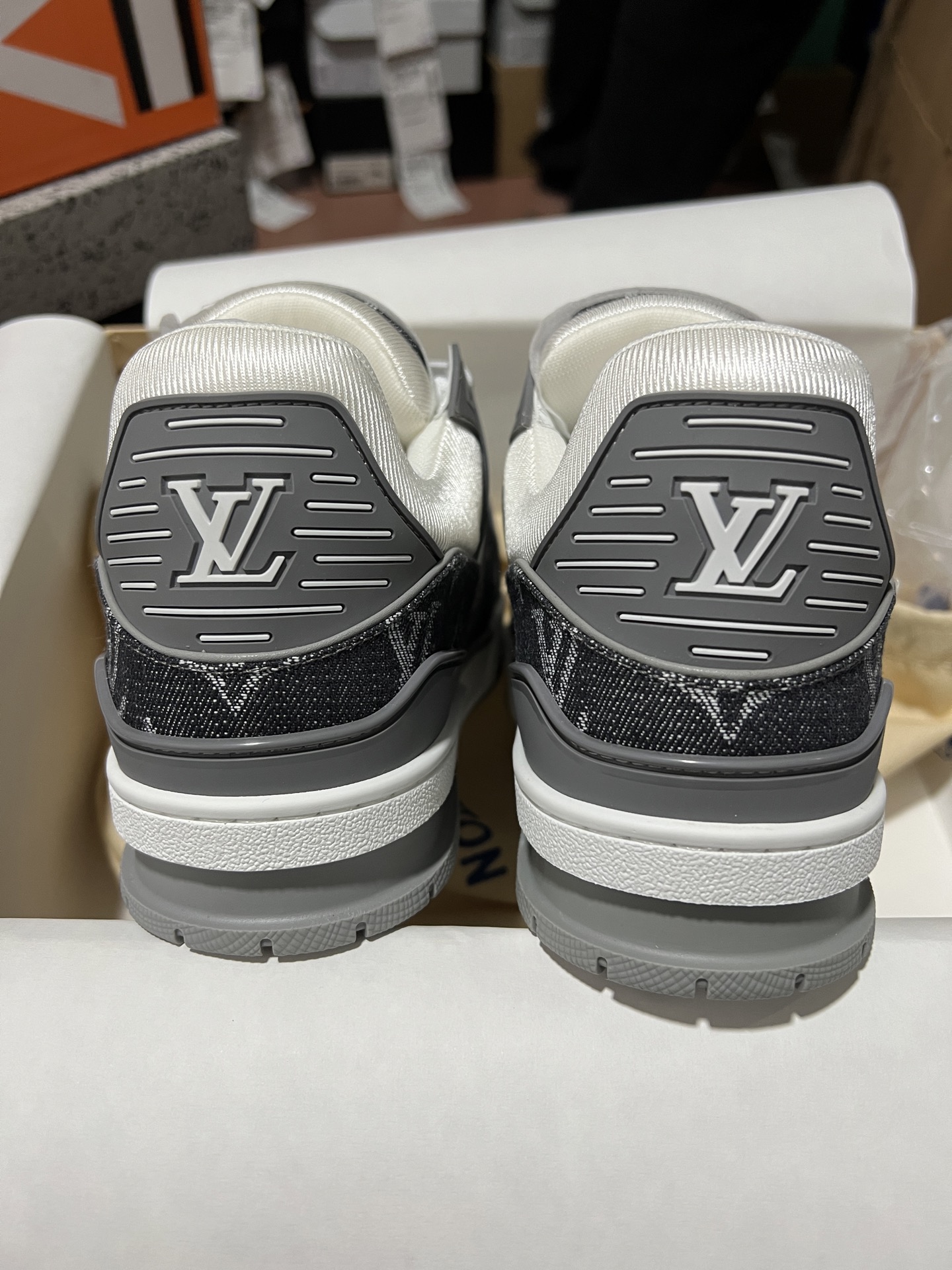 LV