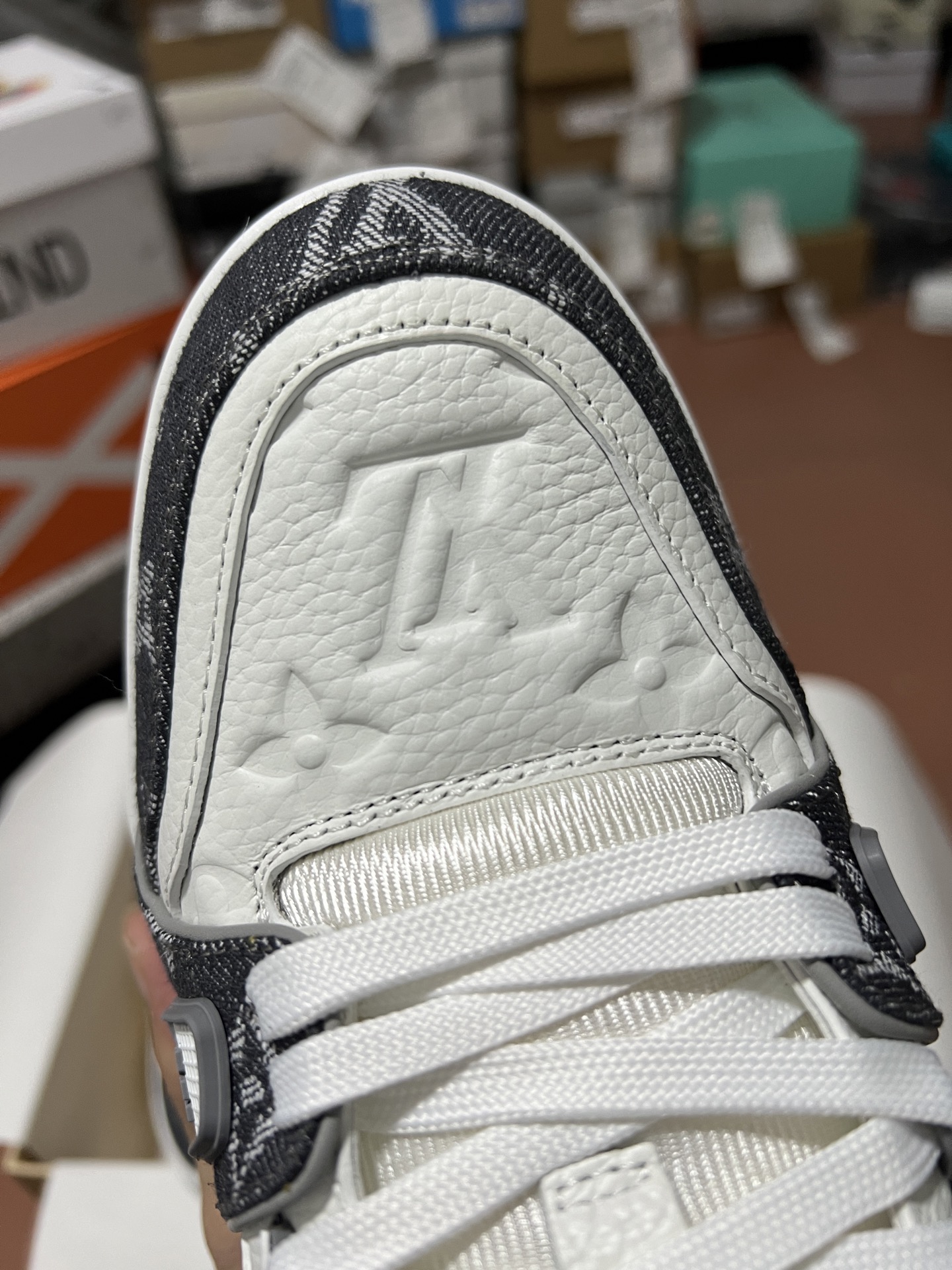 LV