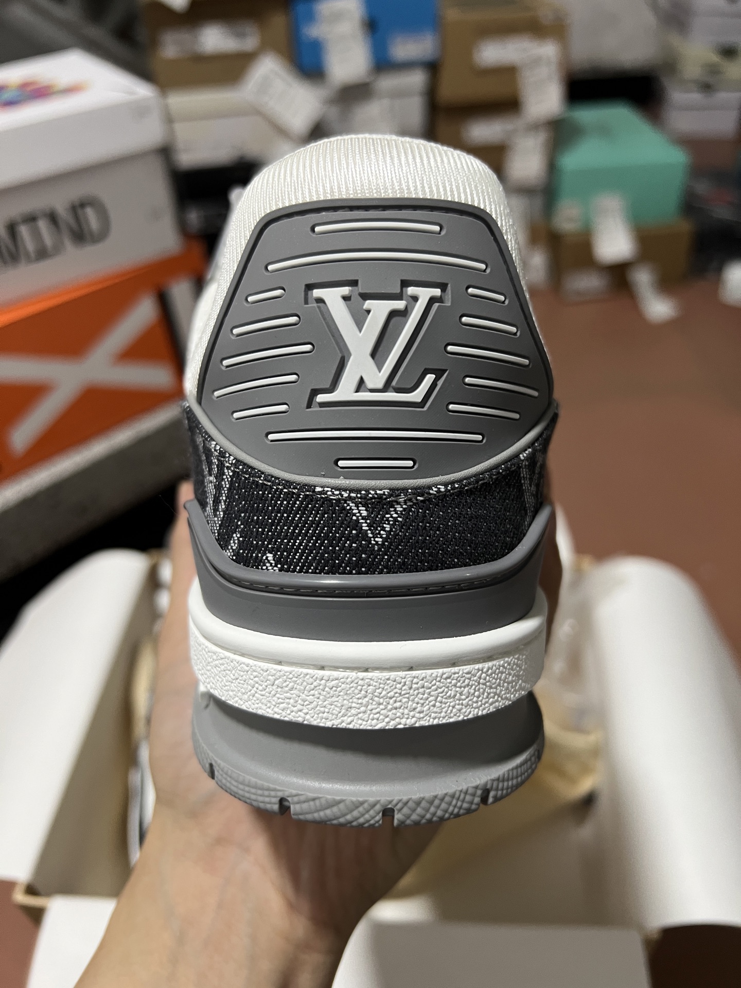 LV