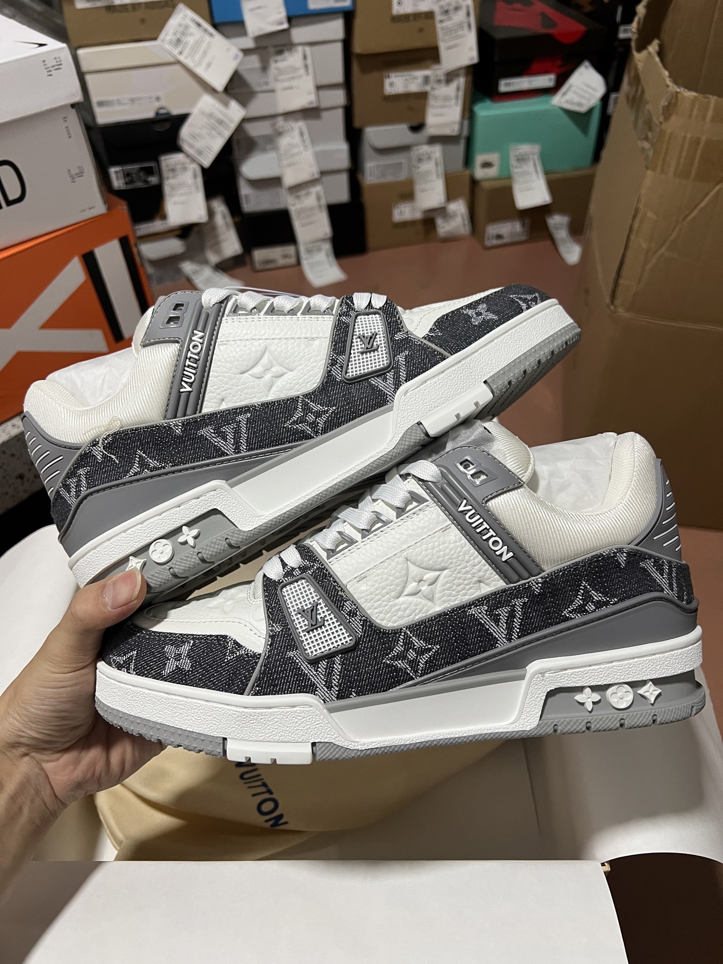 LV