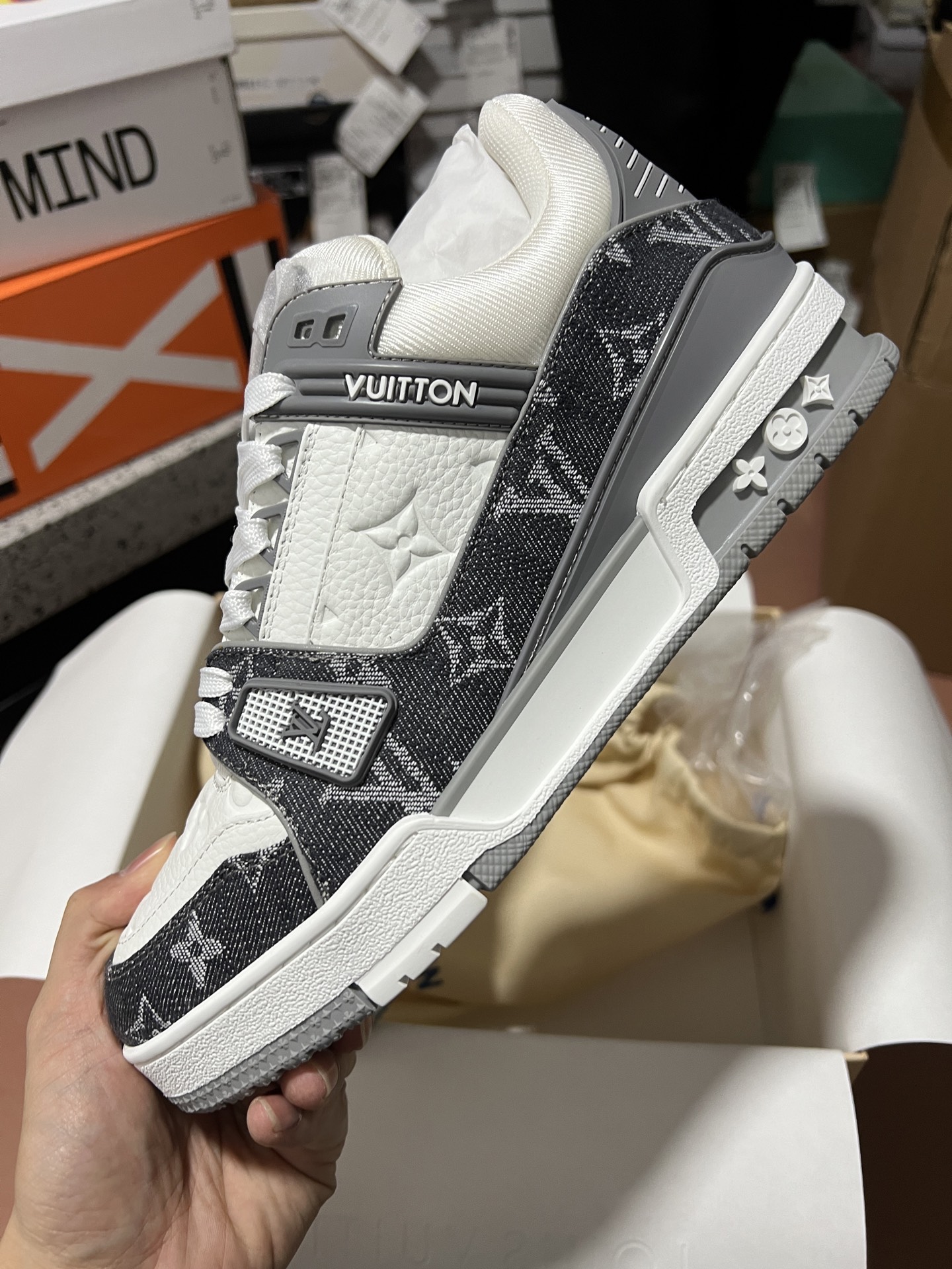 LV