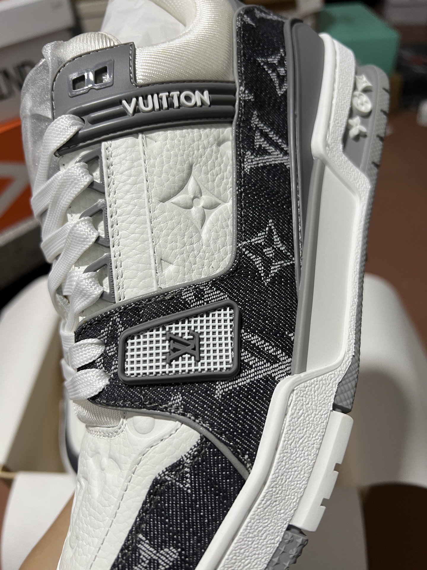 LV