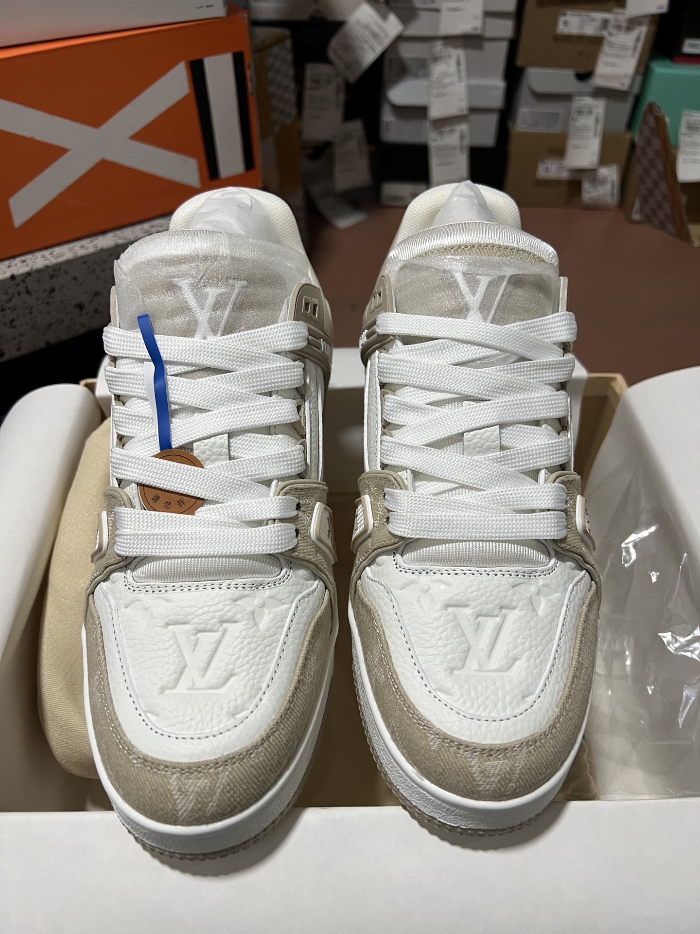 LV