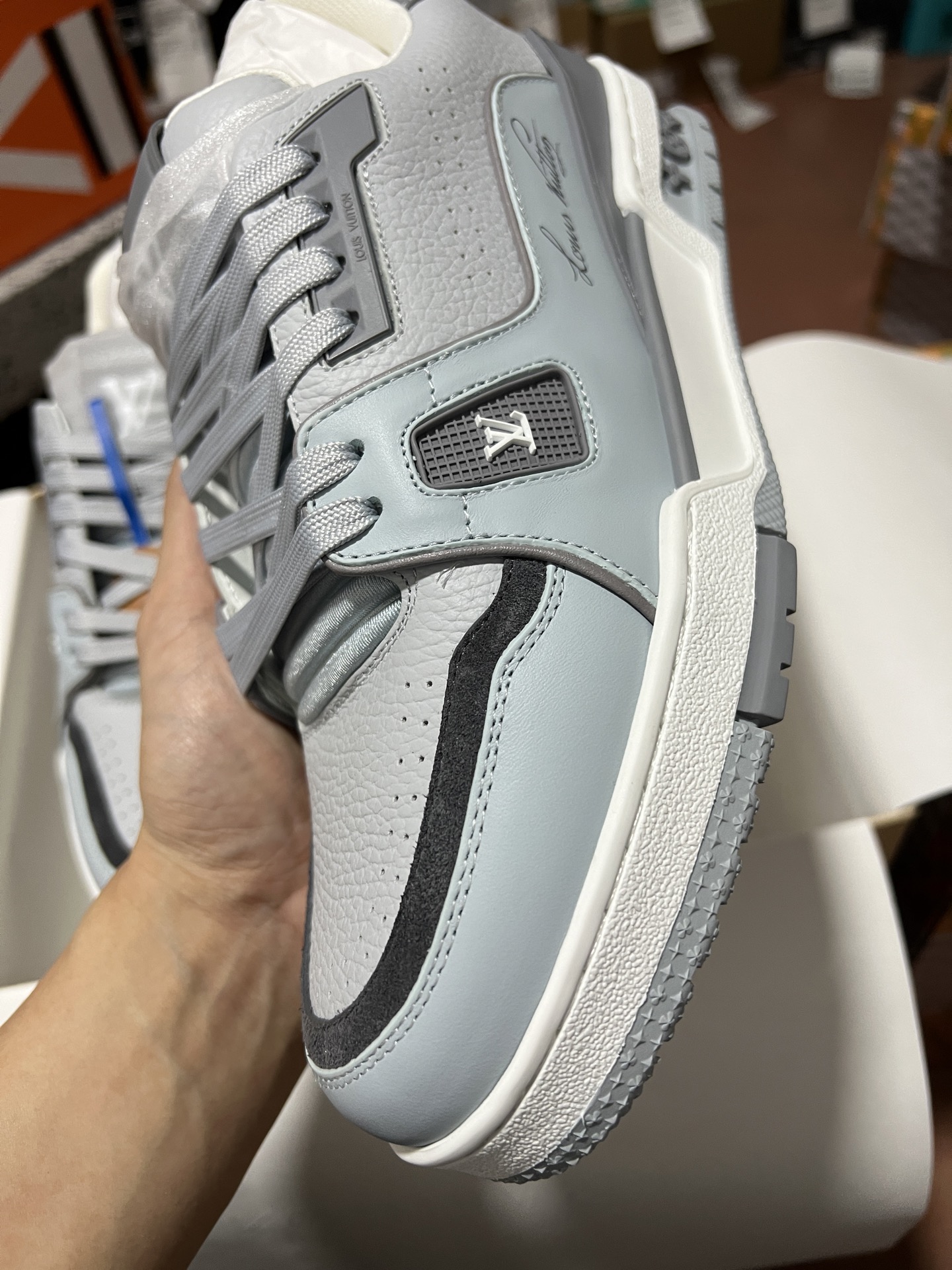 LV