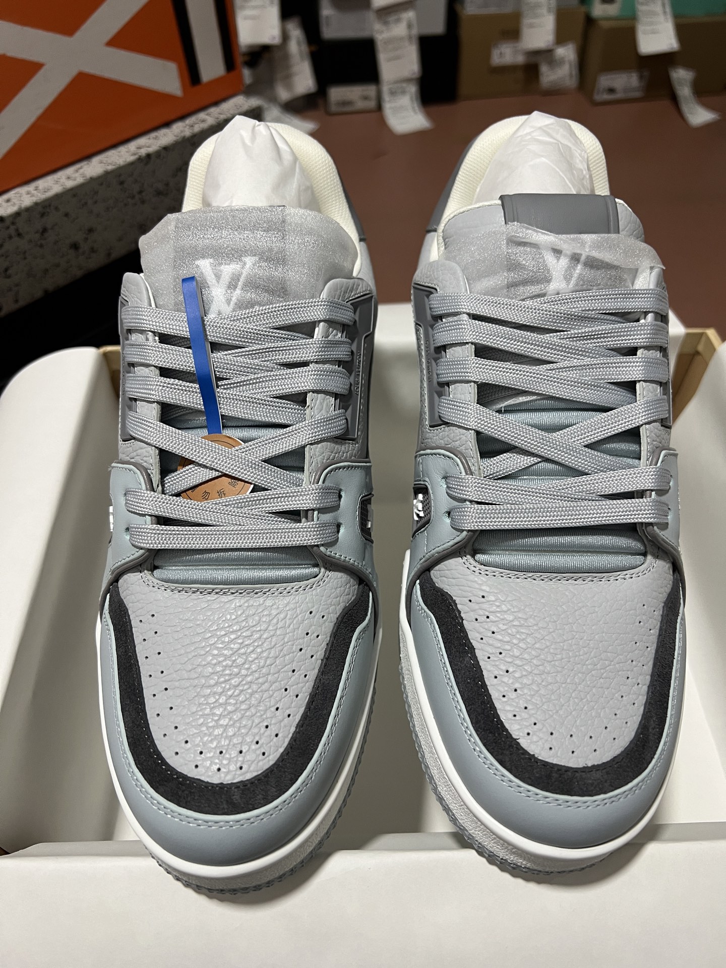 LV