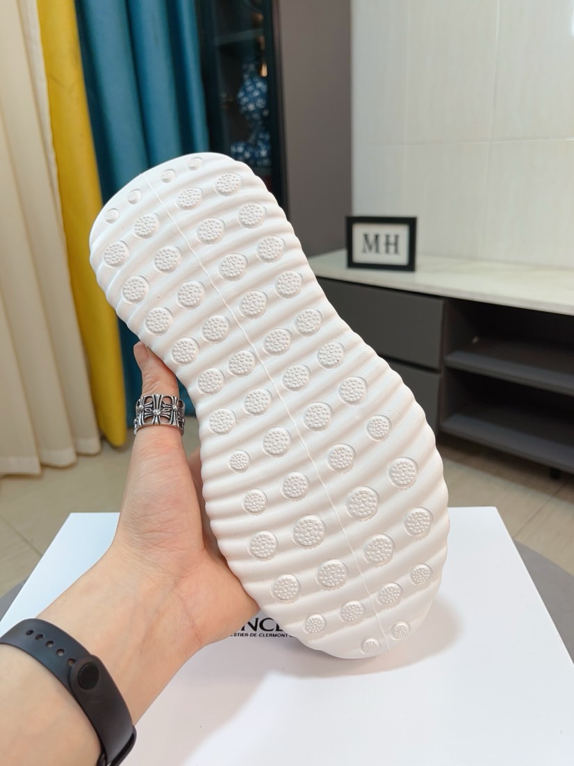 Moncler shoe