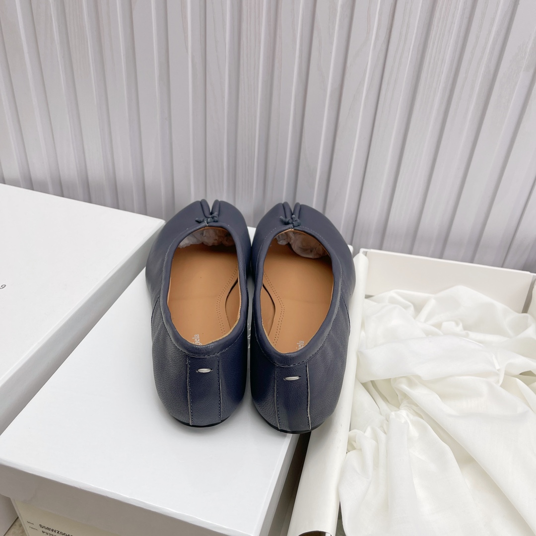 Women's shoes collection