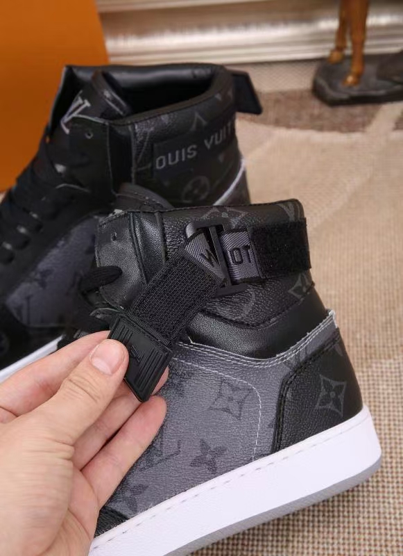 LV shoe