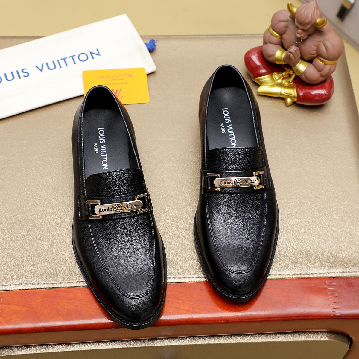 LV shoe