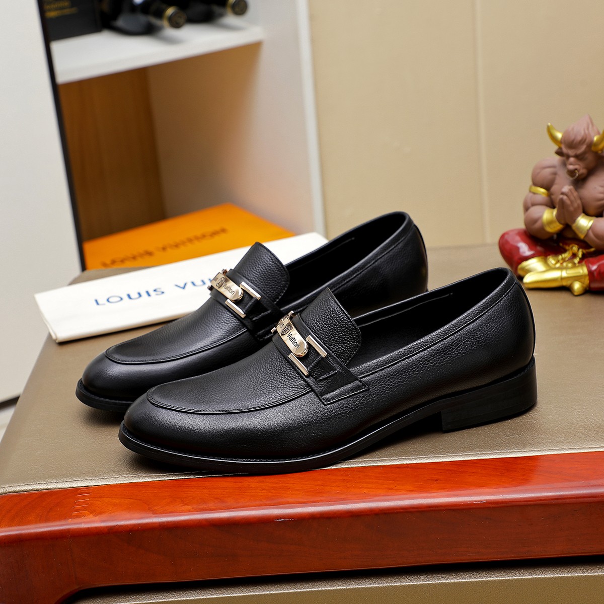 LV shoe