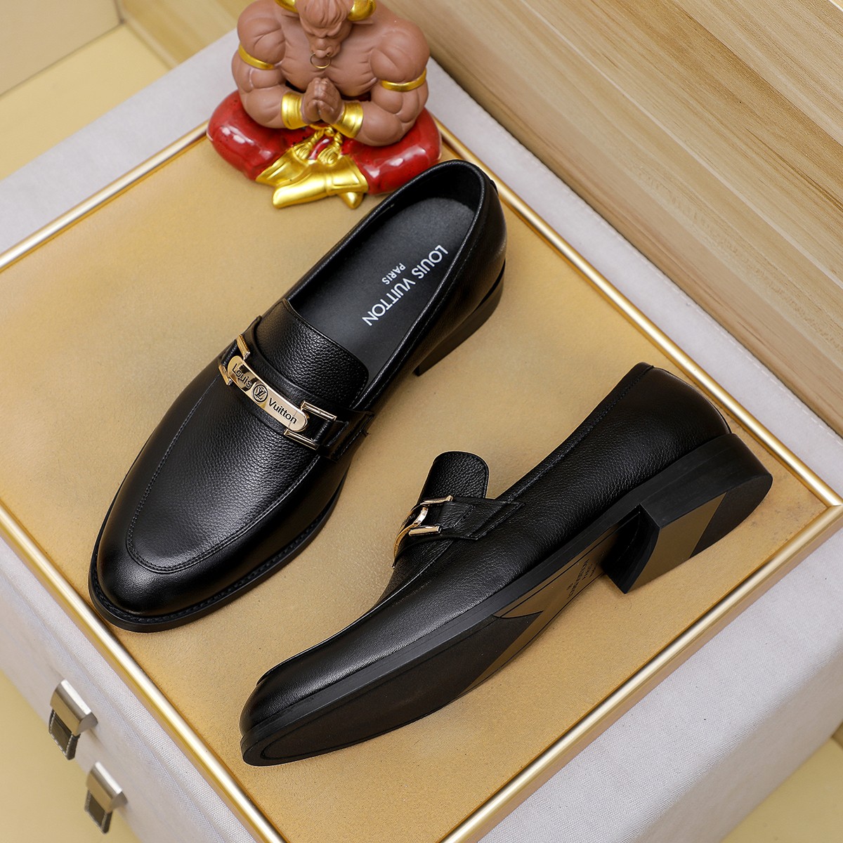 LV shoe