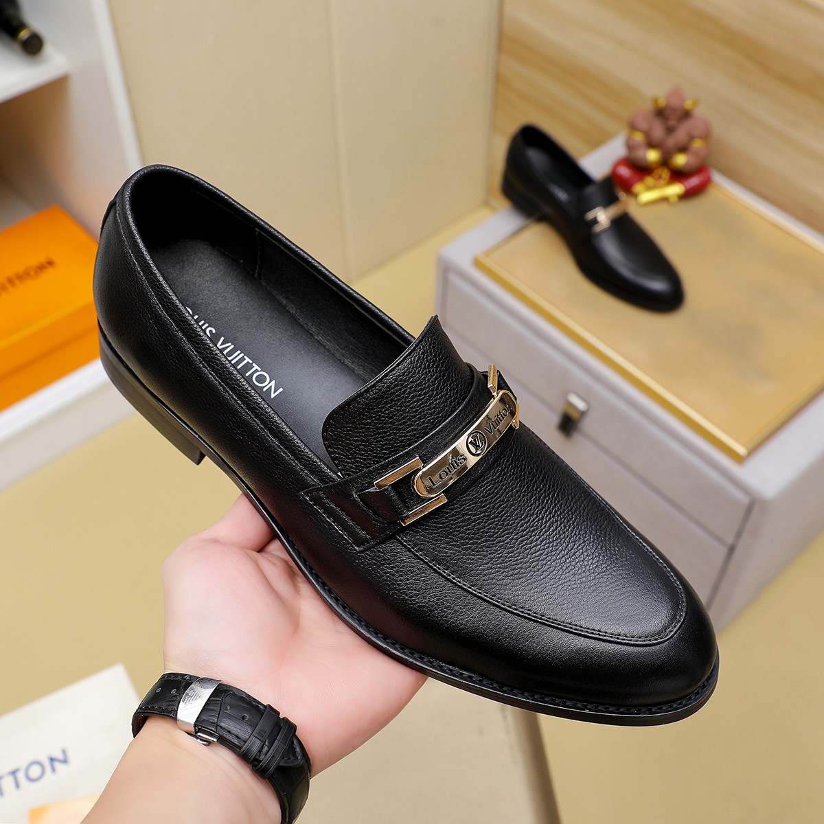 LV shoe