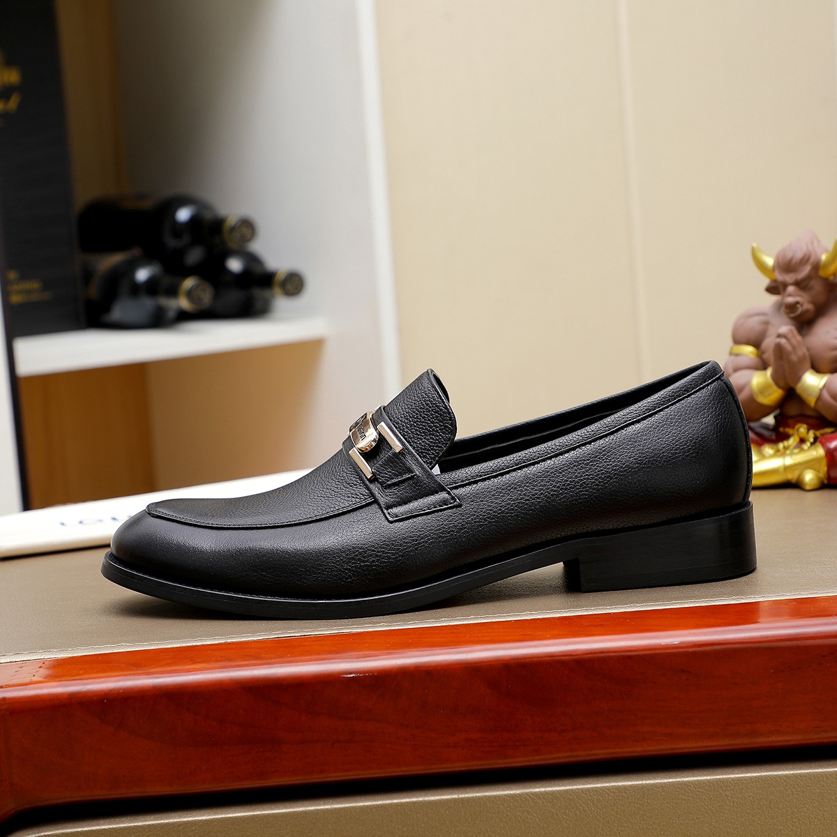 LV shoe