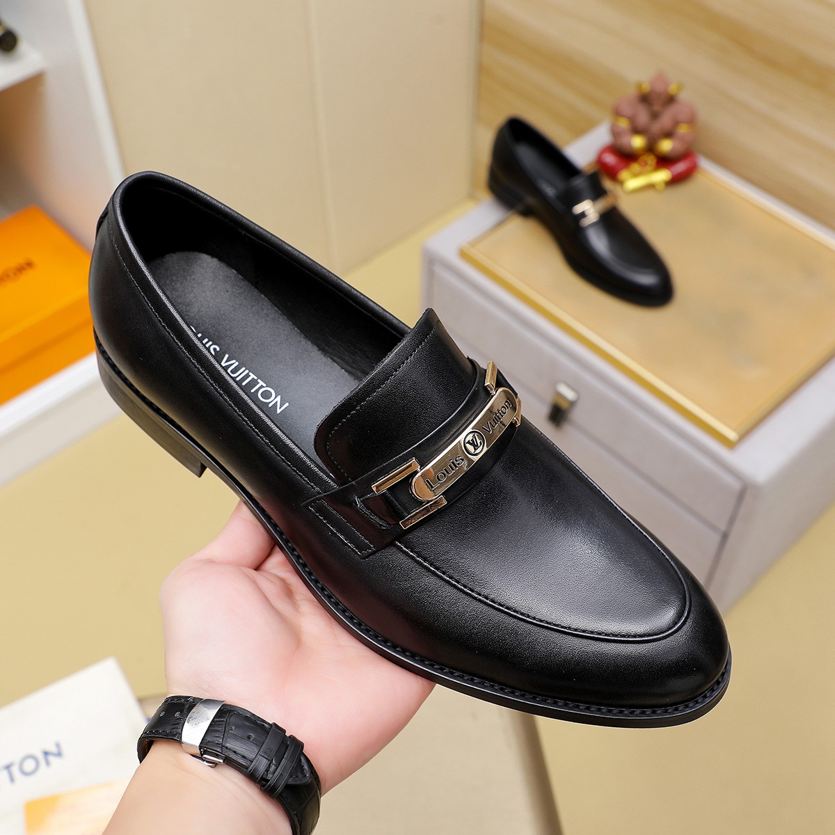 LV shoe