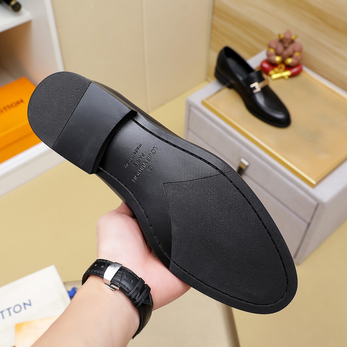 LV shoe