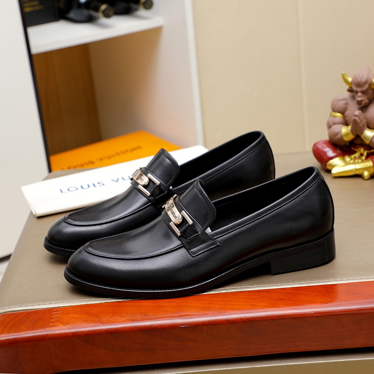 LV shoe