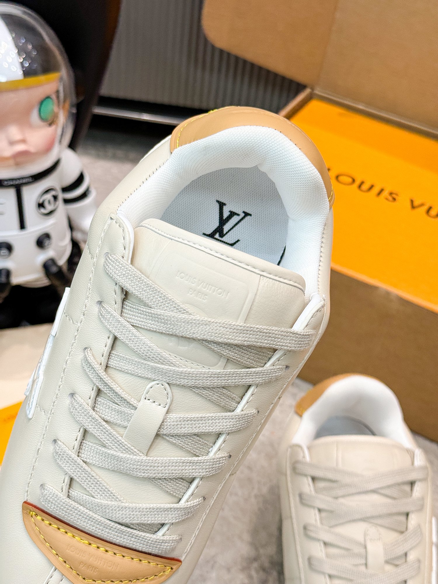 LV shoe