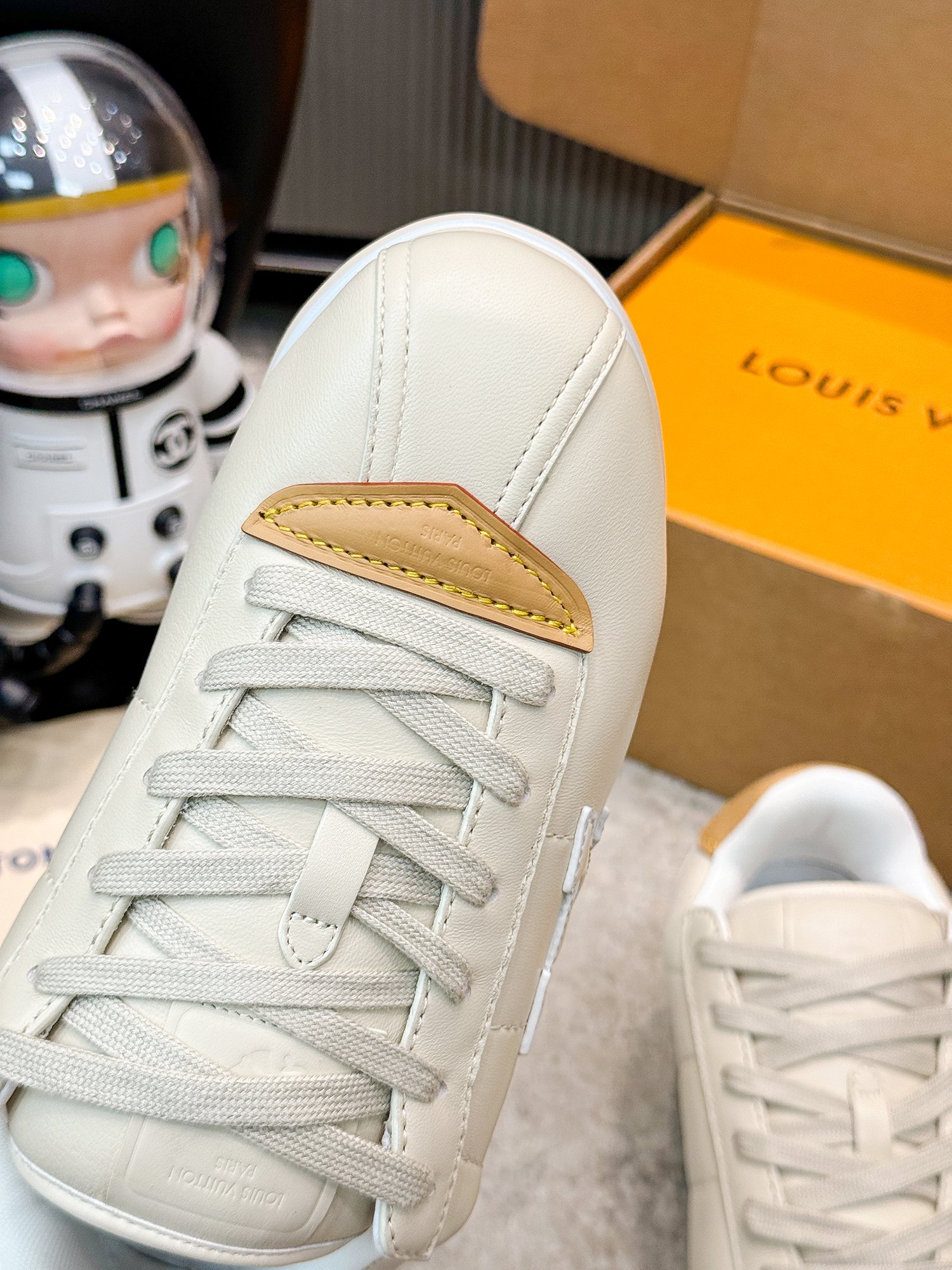 LV shoe