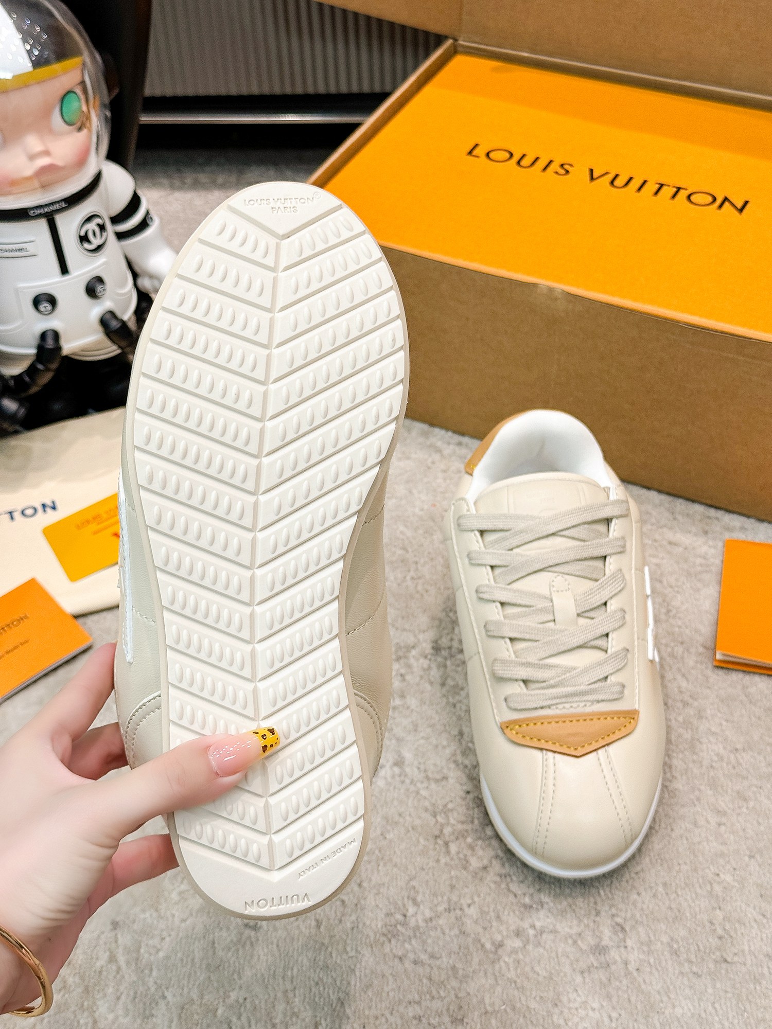 LV shoe