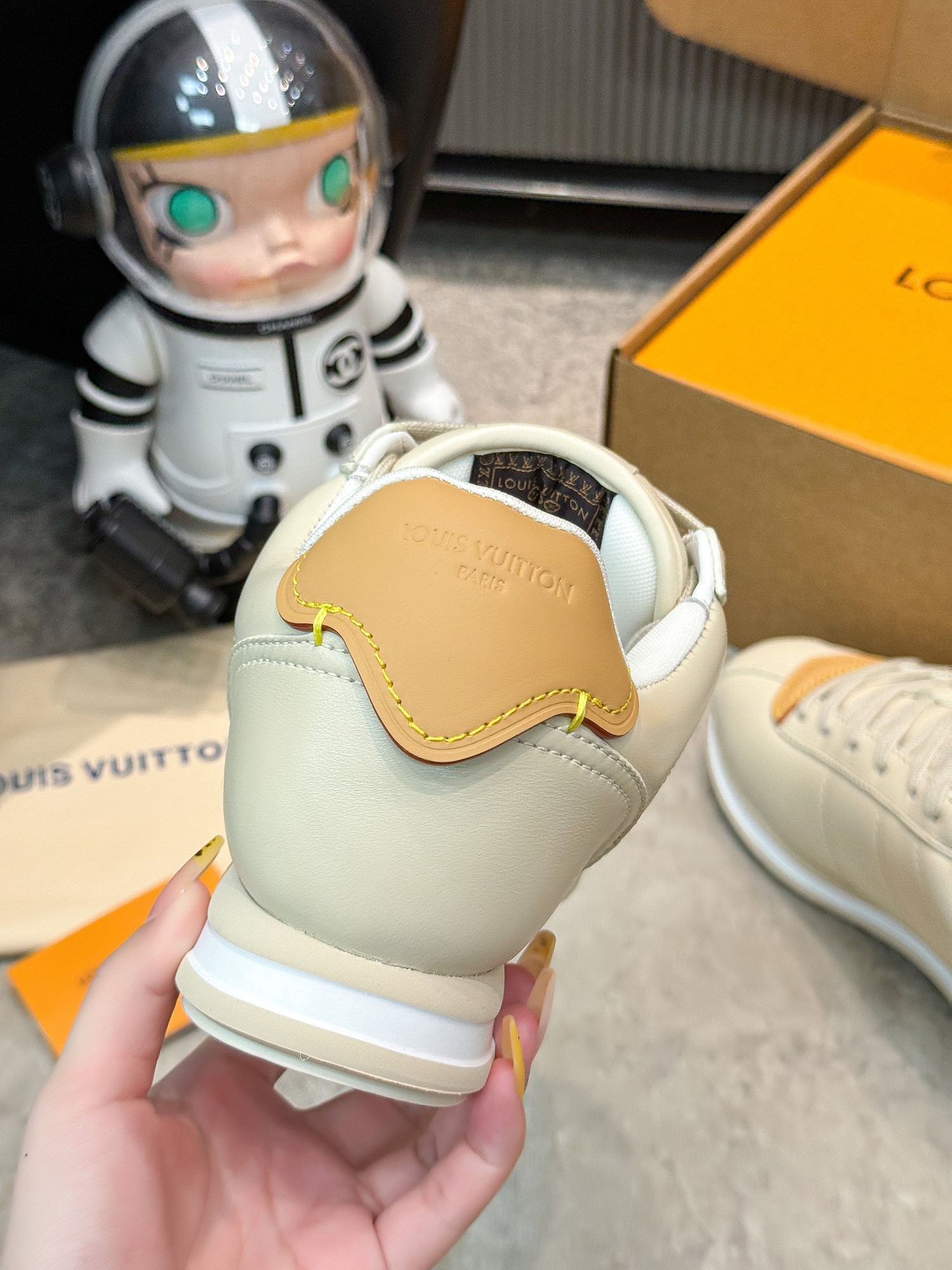 LV shoe