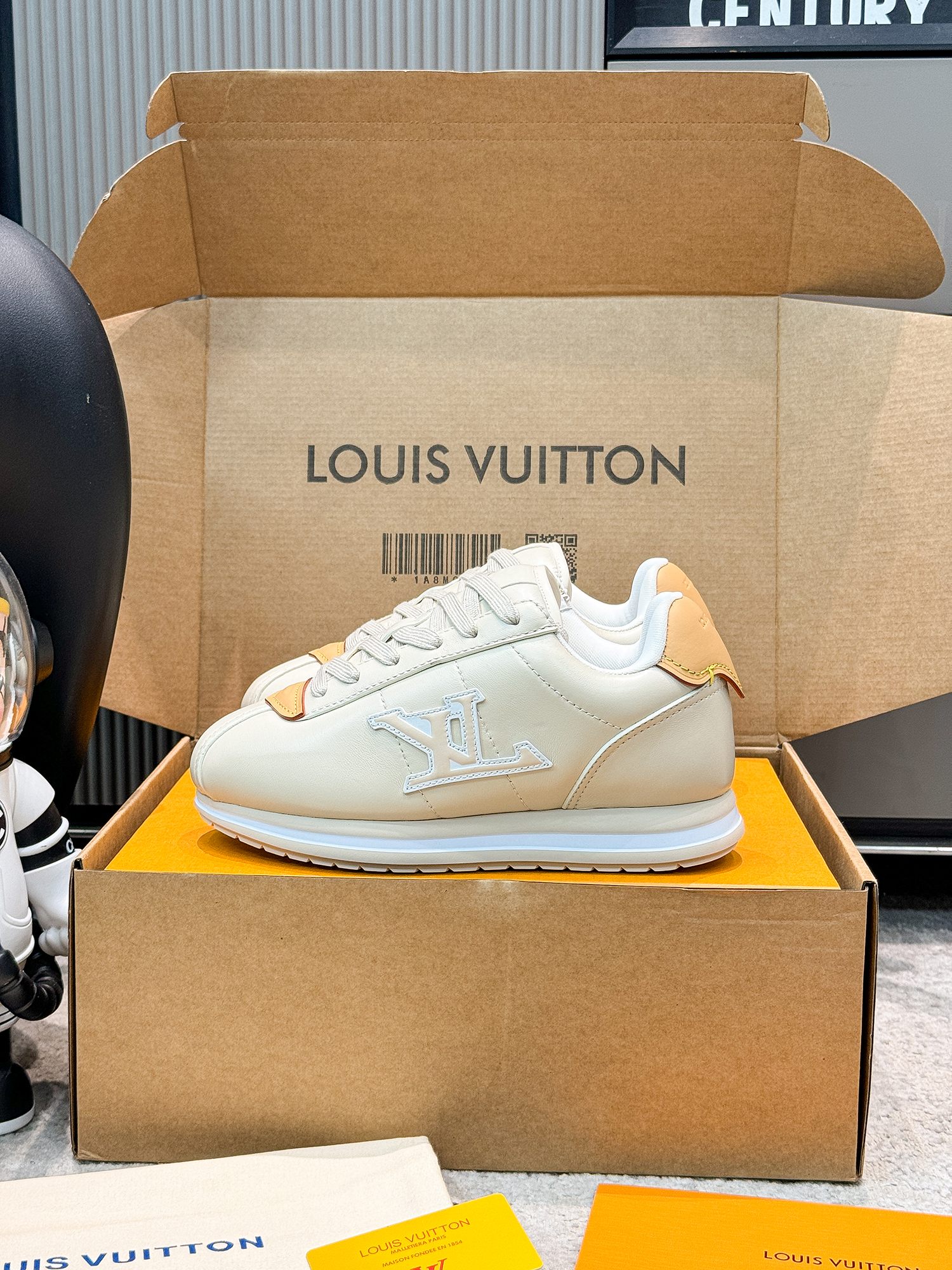 LV shoe