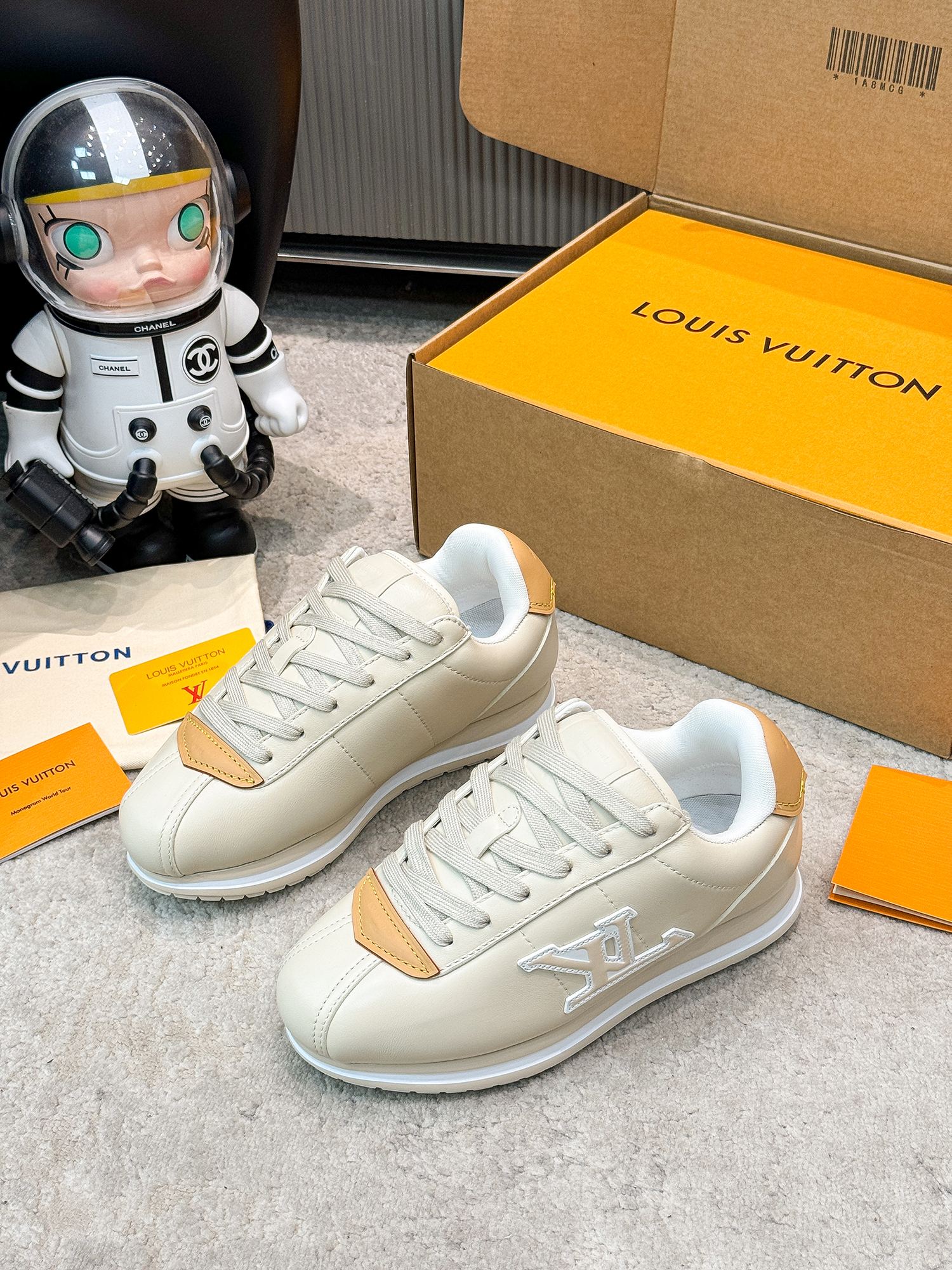 LV shoe
