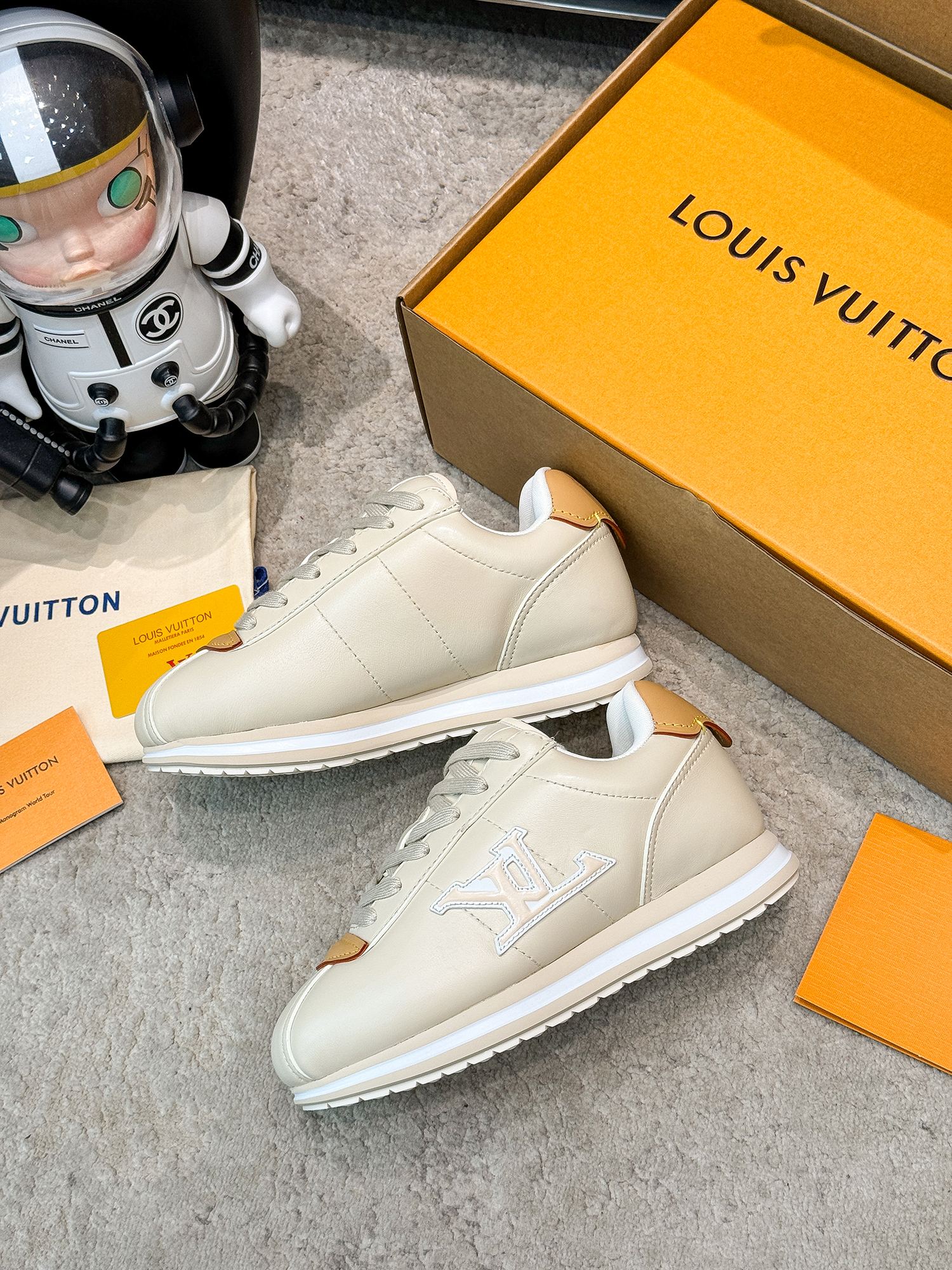 LV shoe