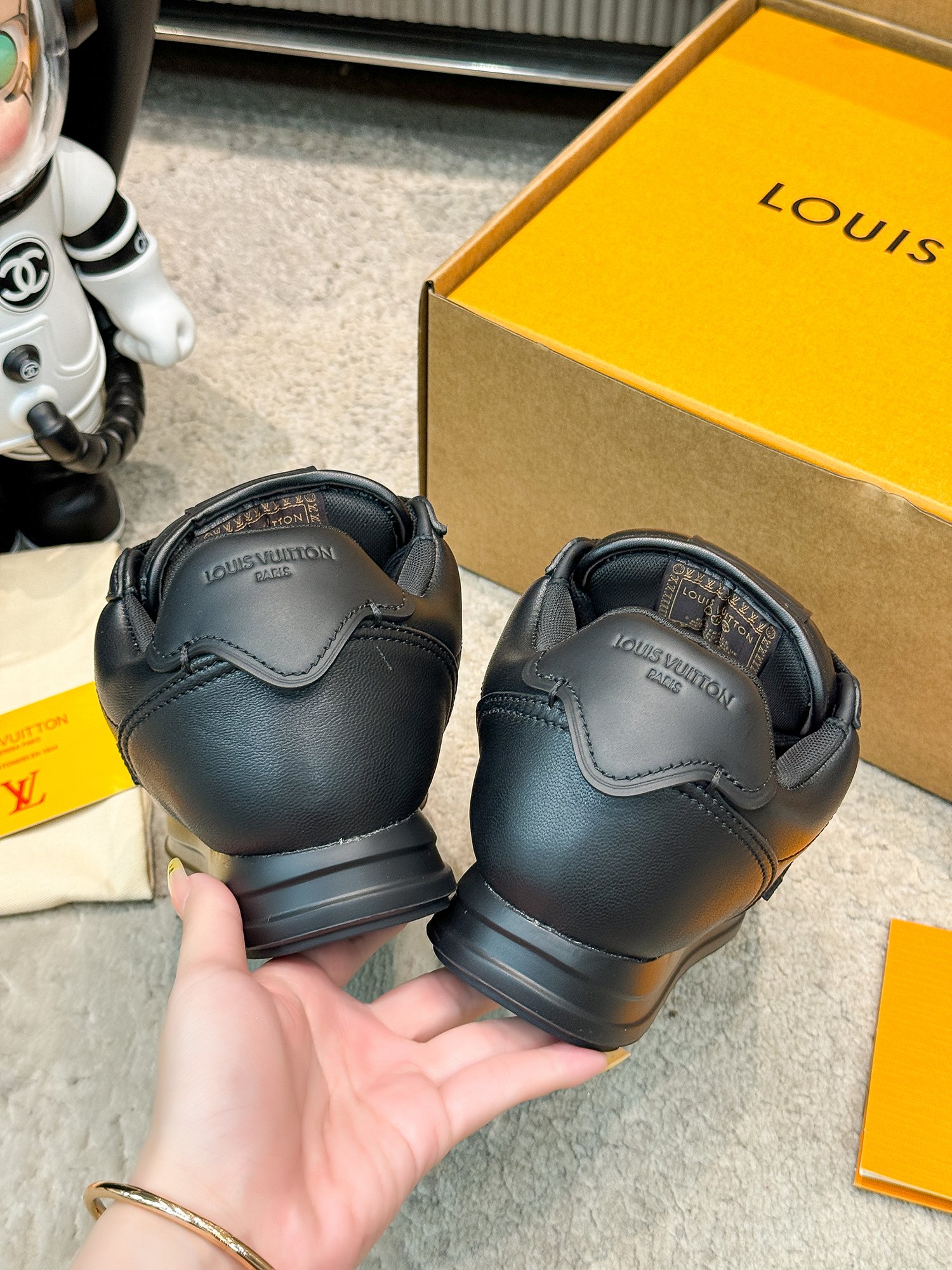 LV shoe