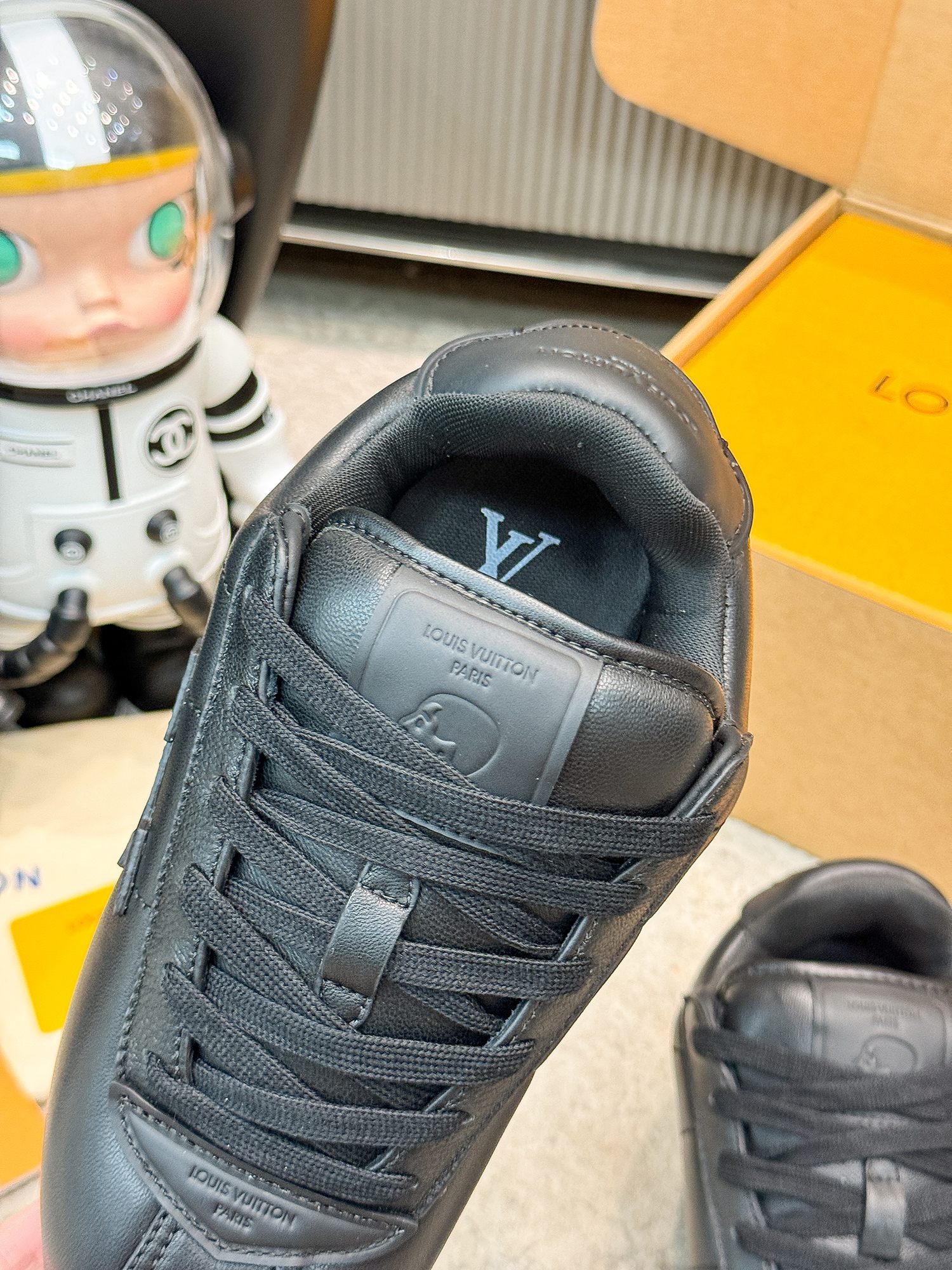 LV shoe
