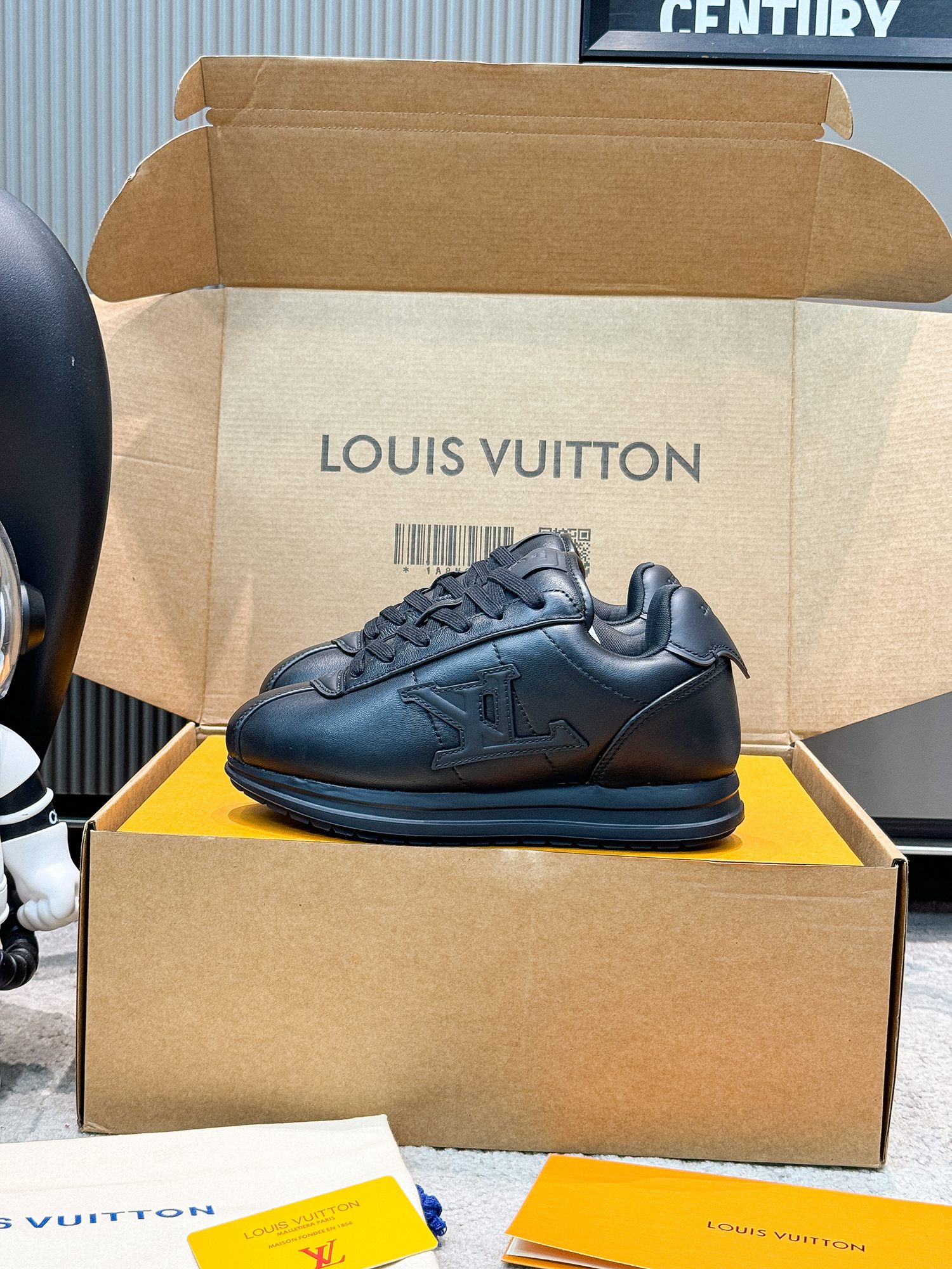 LV shoe