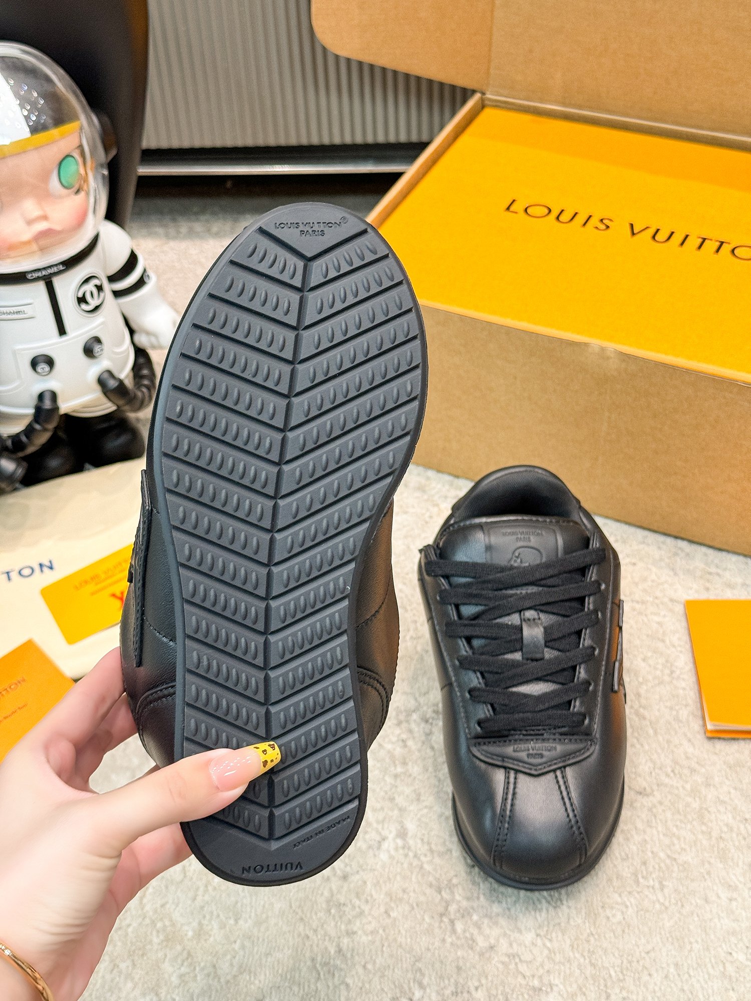 LV shoe
