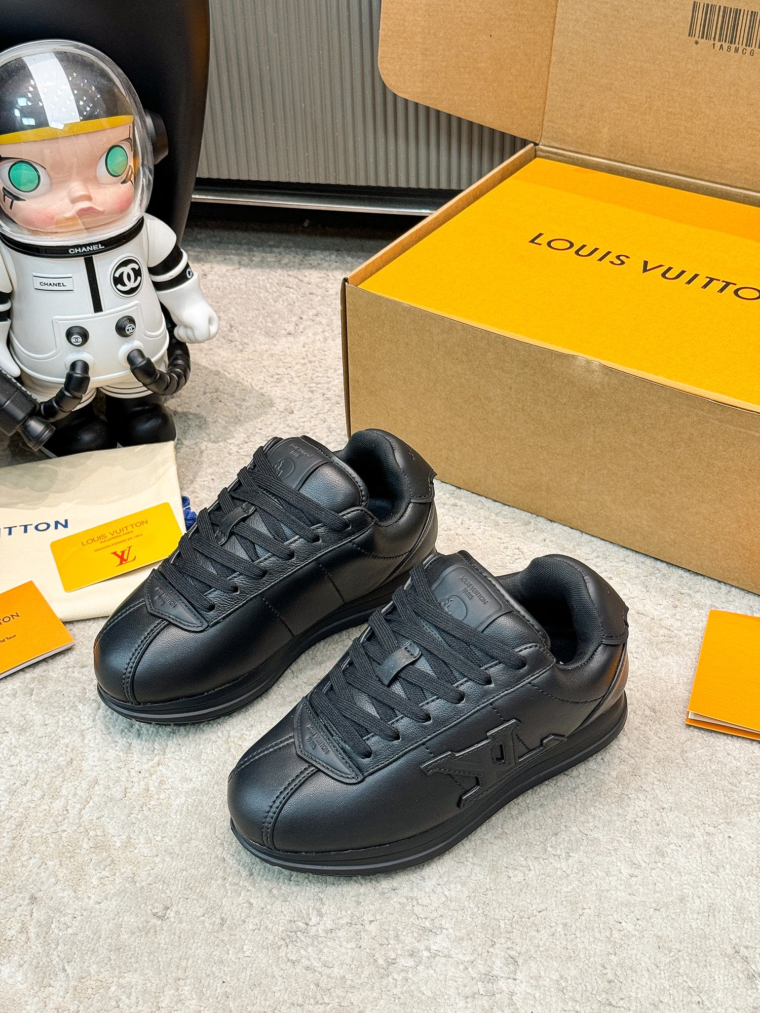 LV shoe