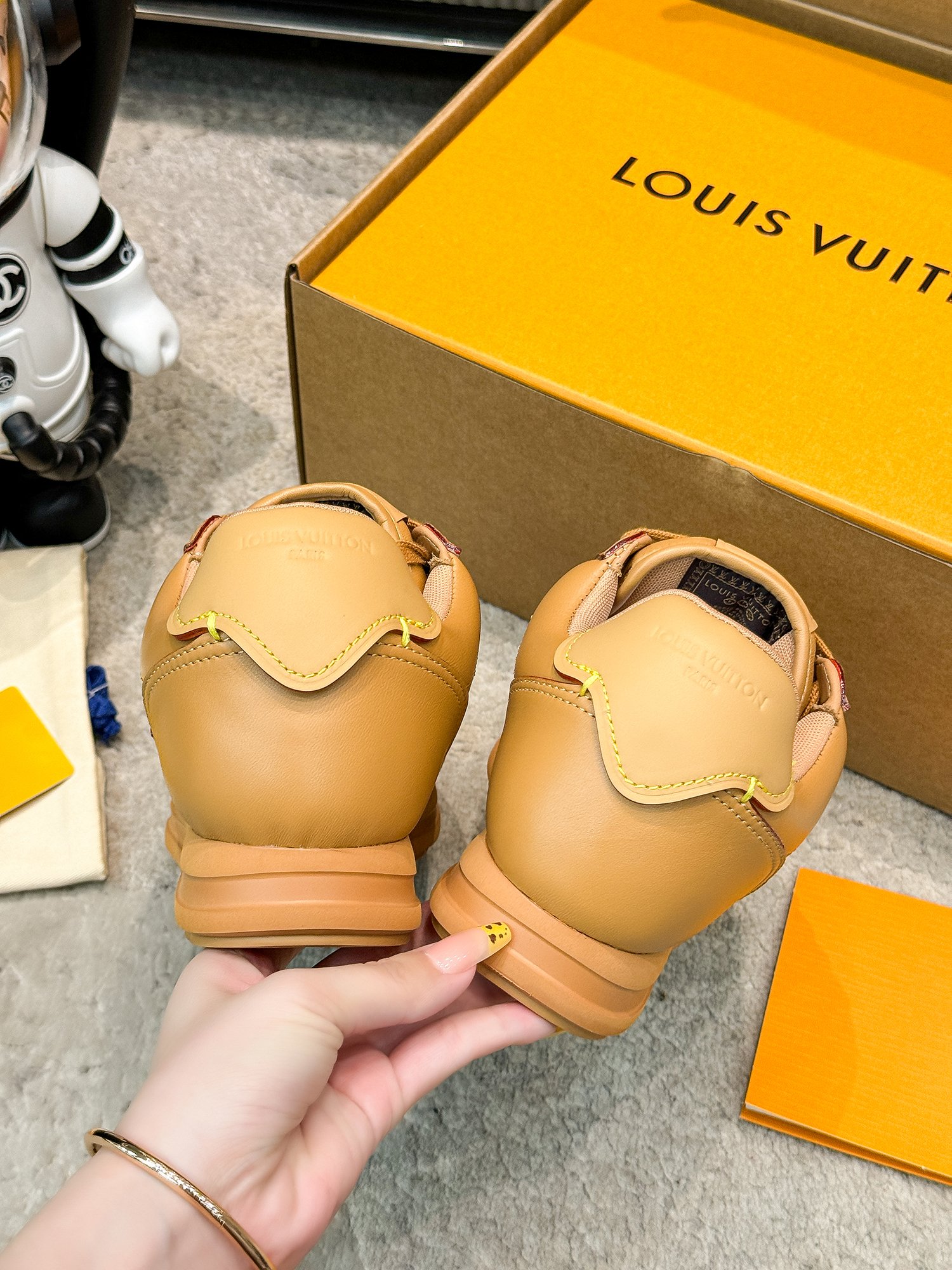LV shoe