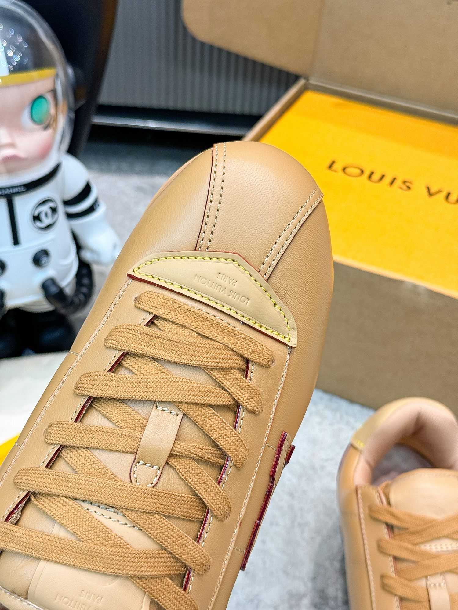 LV shoe