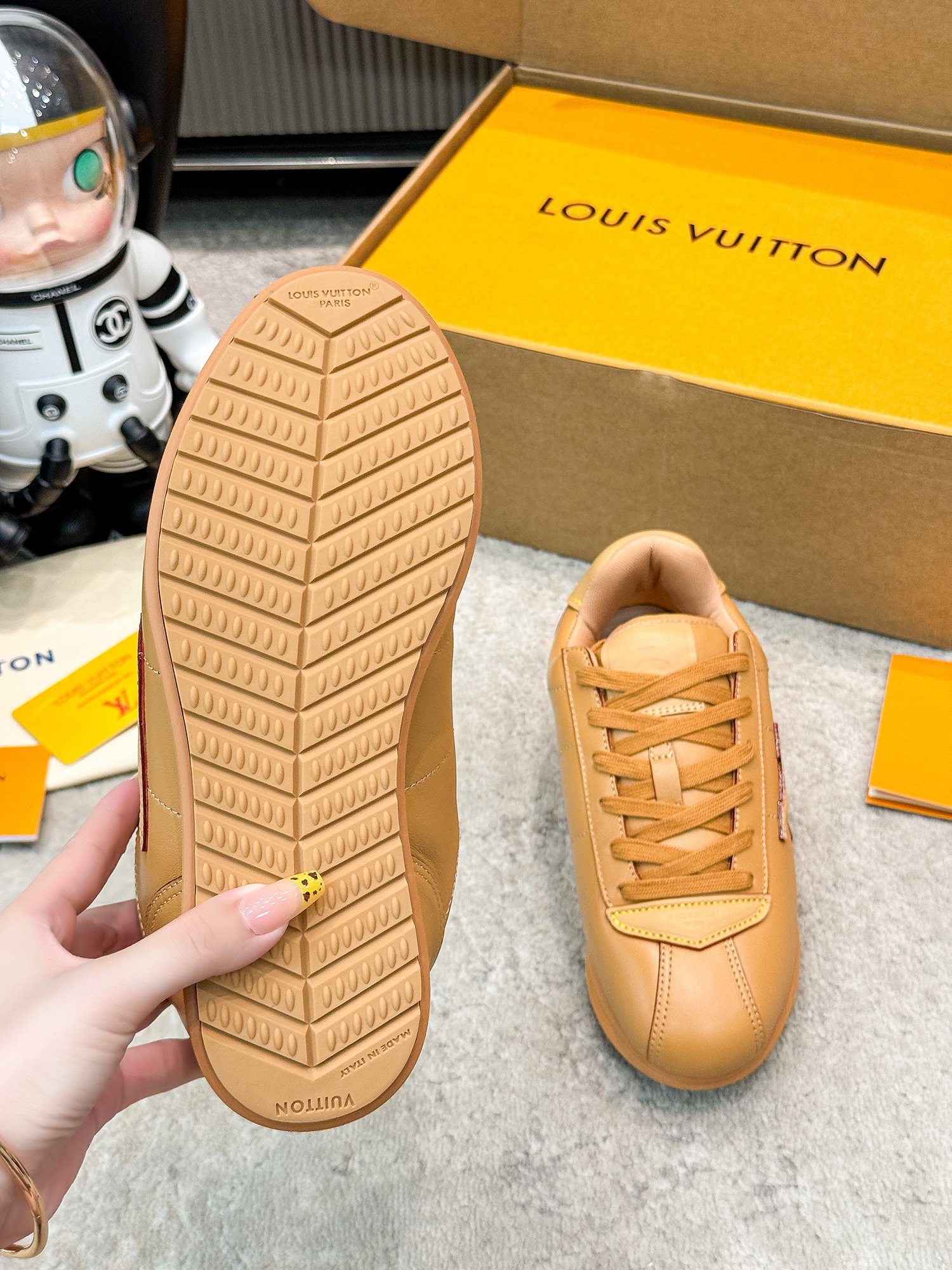 LV shoe