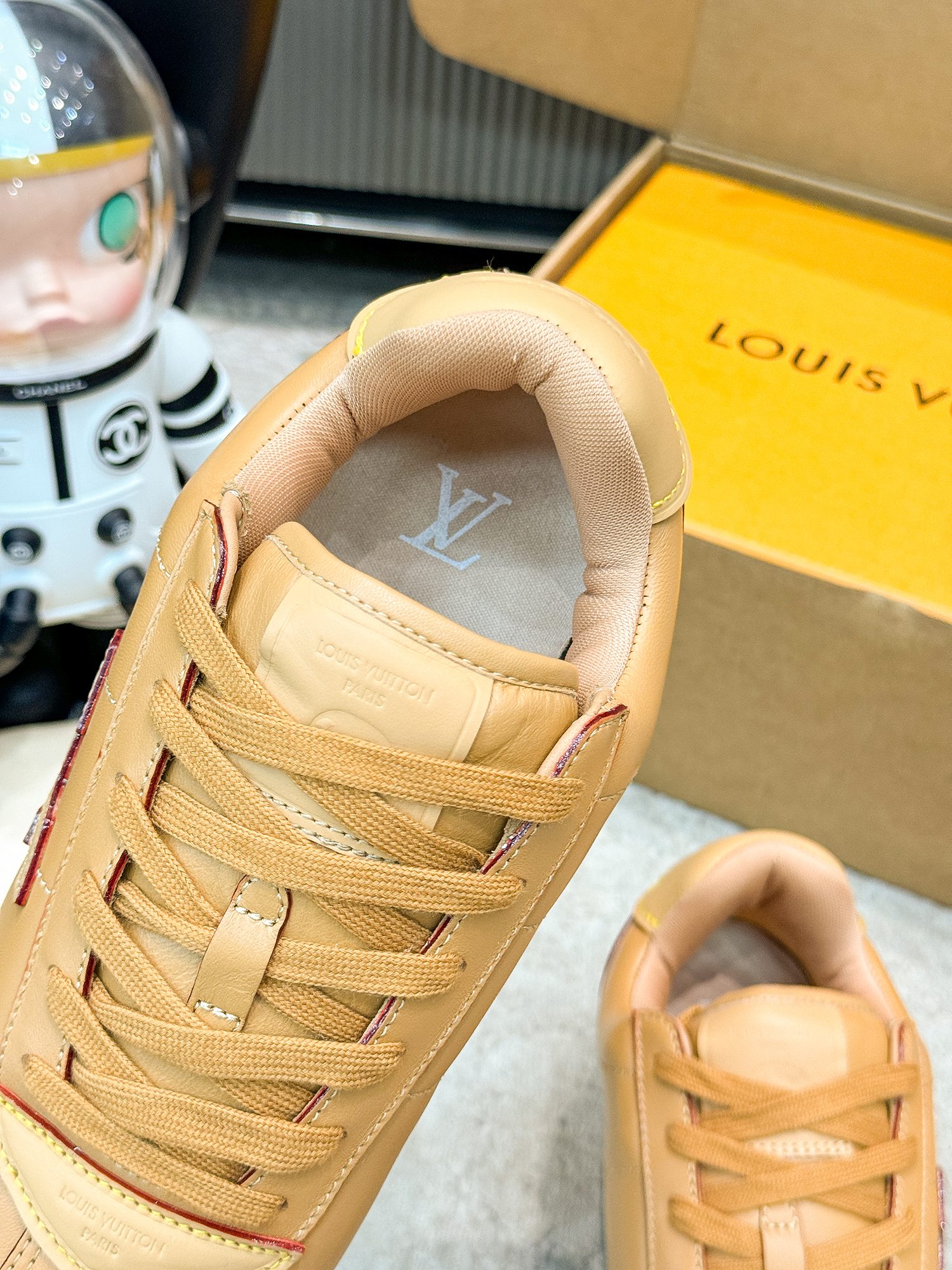 LV shoe