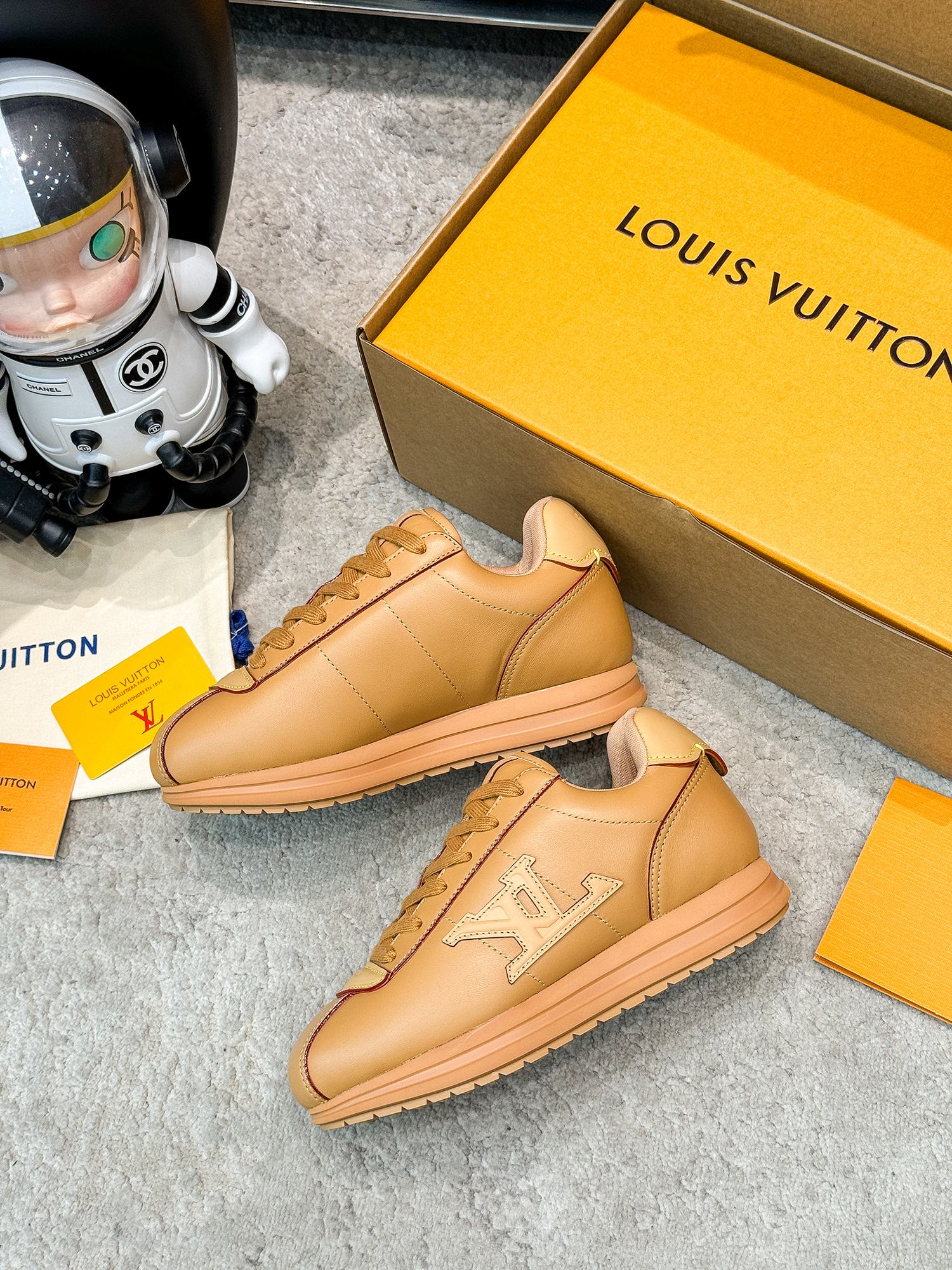 LV shoe