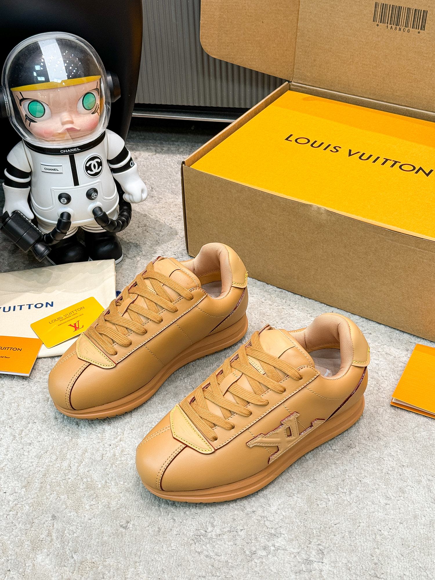LV shoe