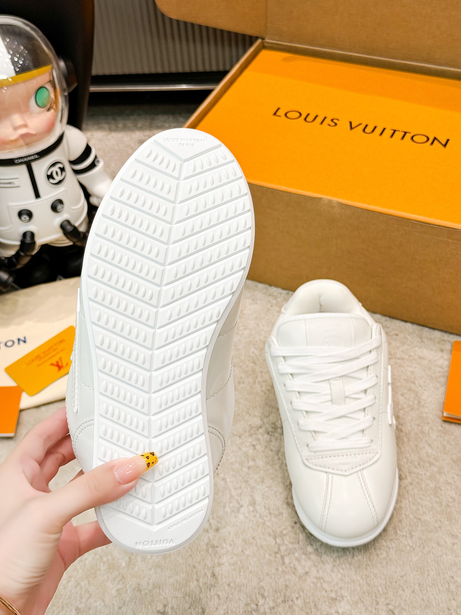 LV shoe