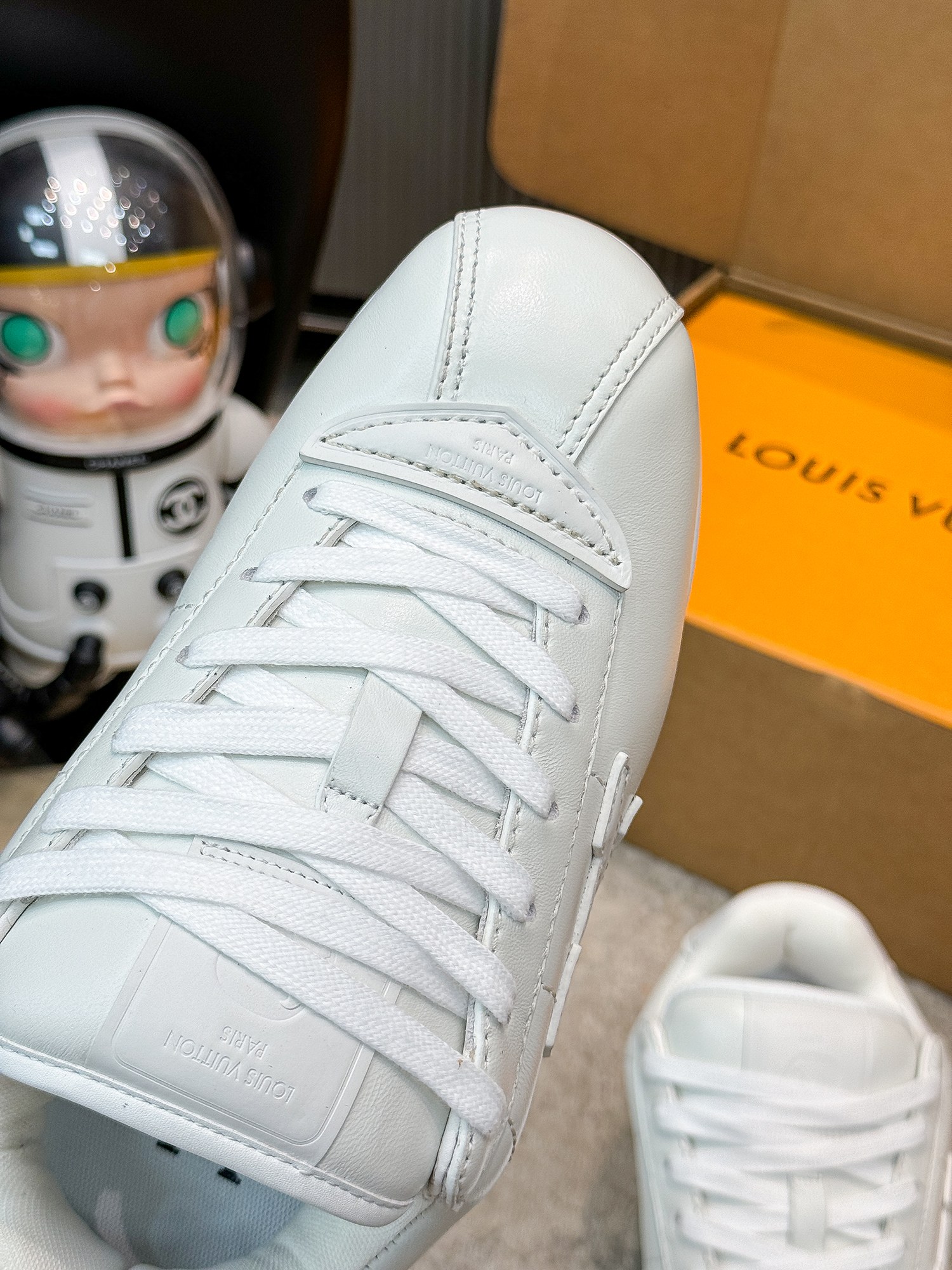 LV shoe