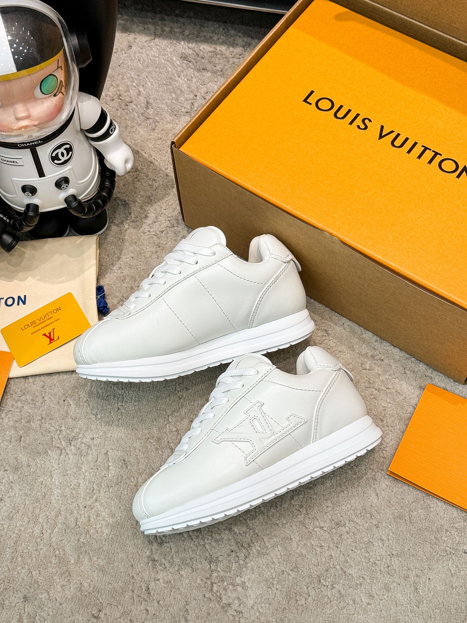 LV shoe