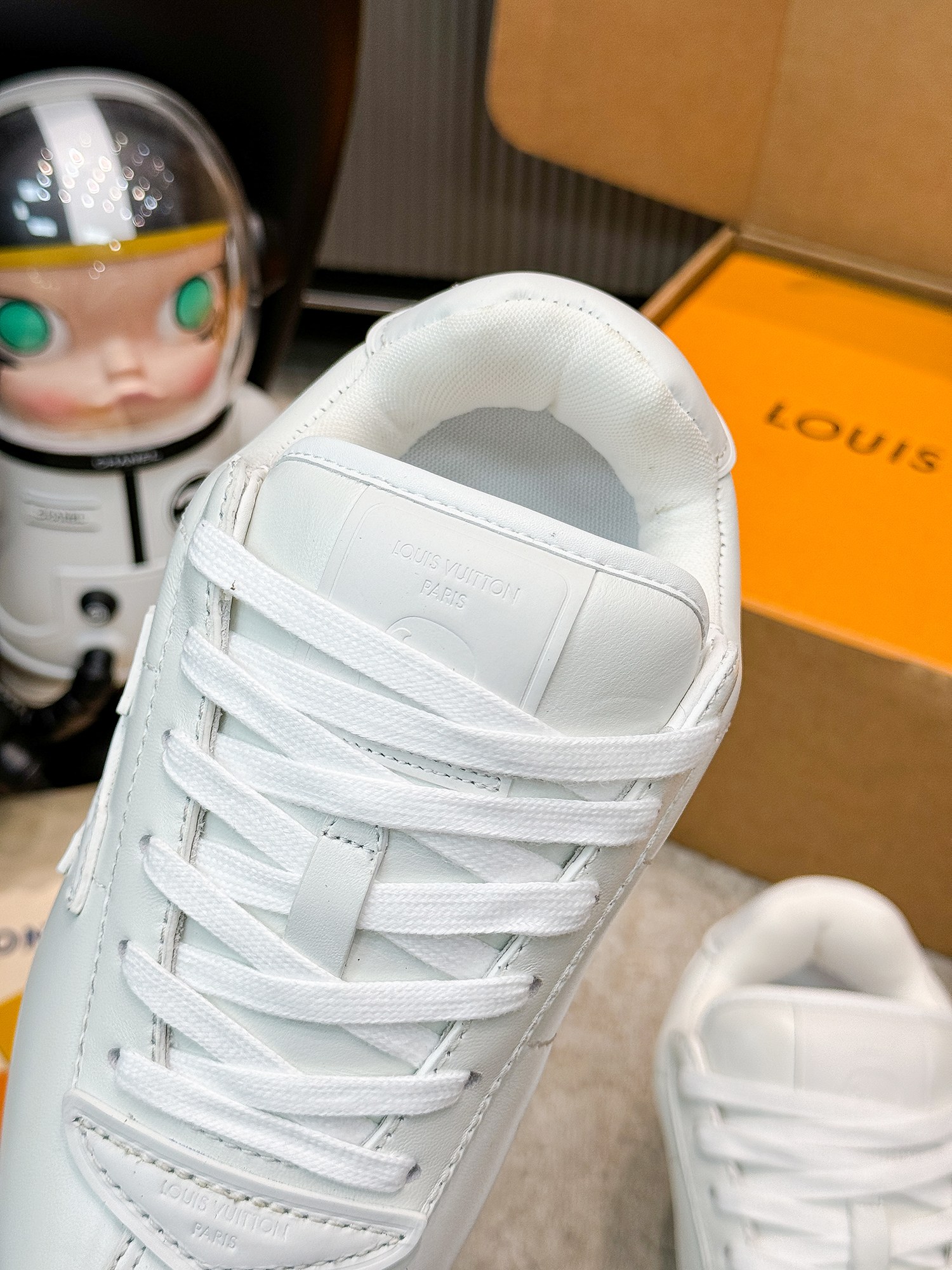 LV shoe