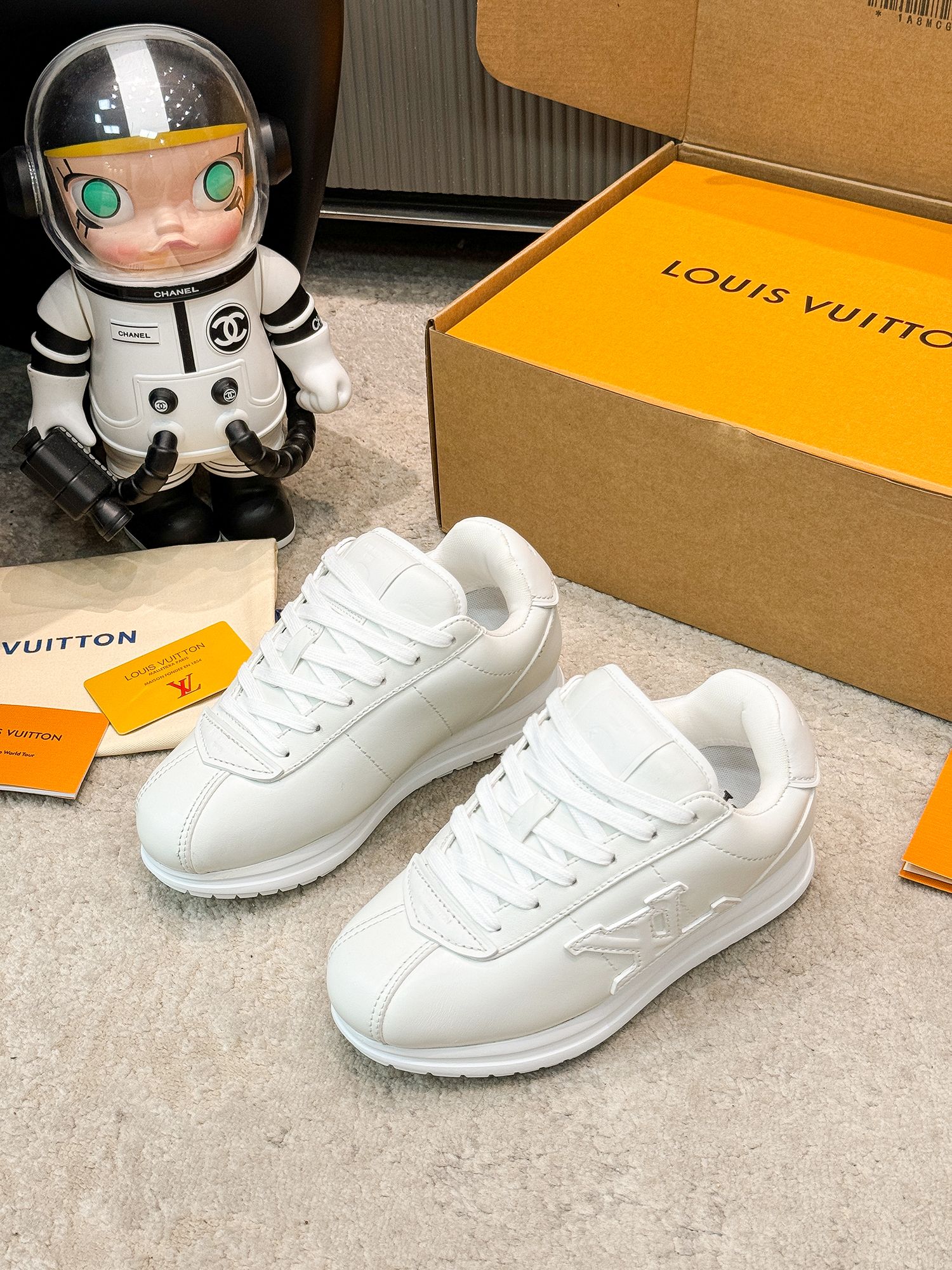 LV shoe
