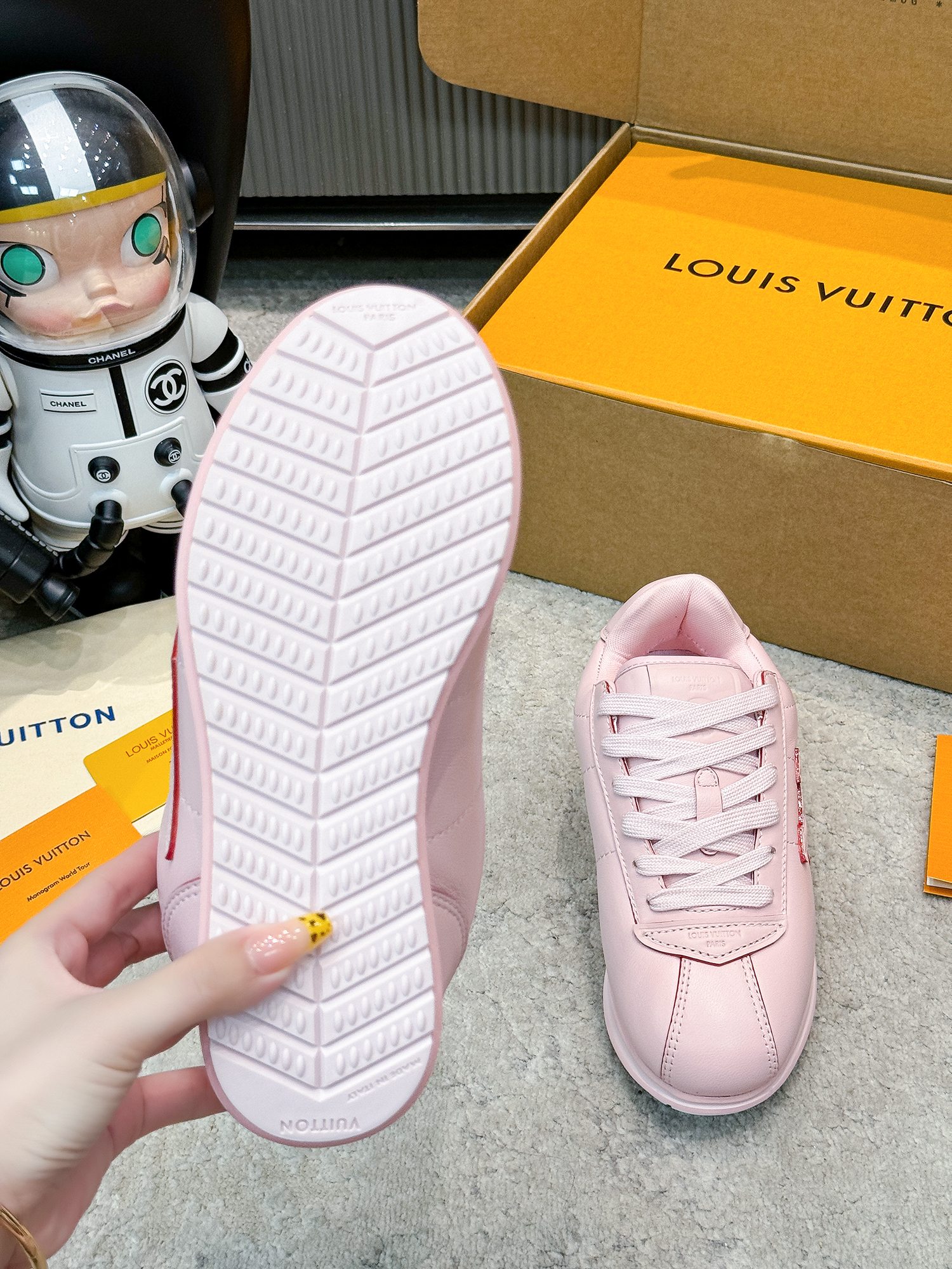 LV shoe