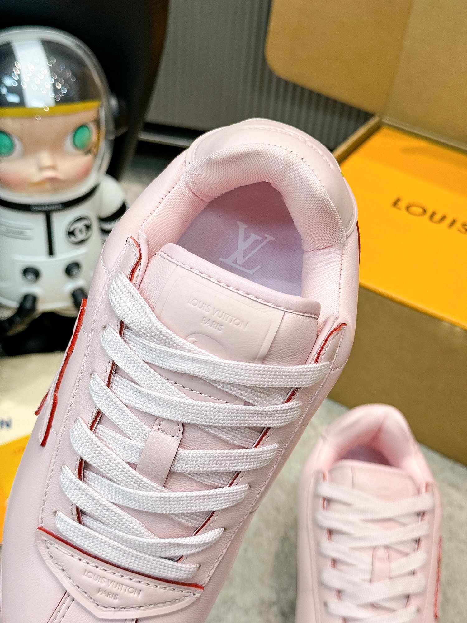 LV shoe