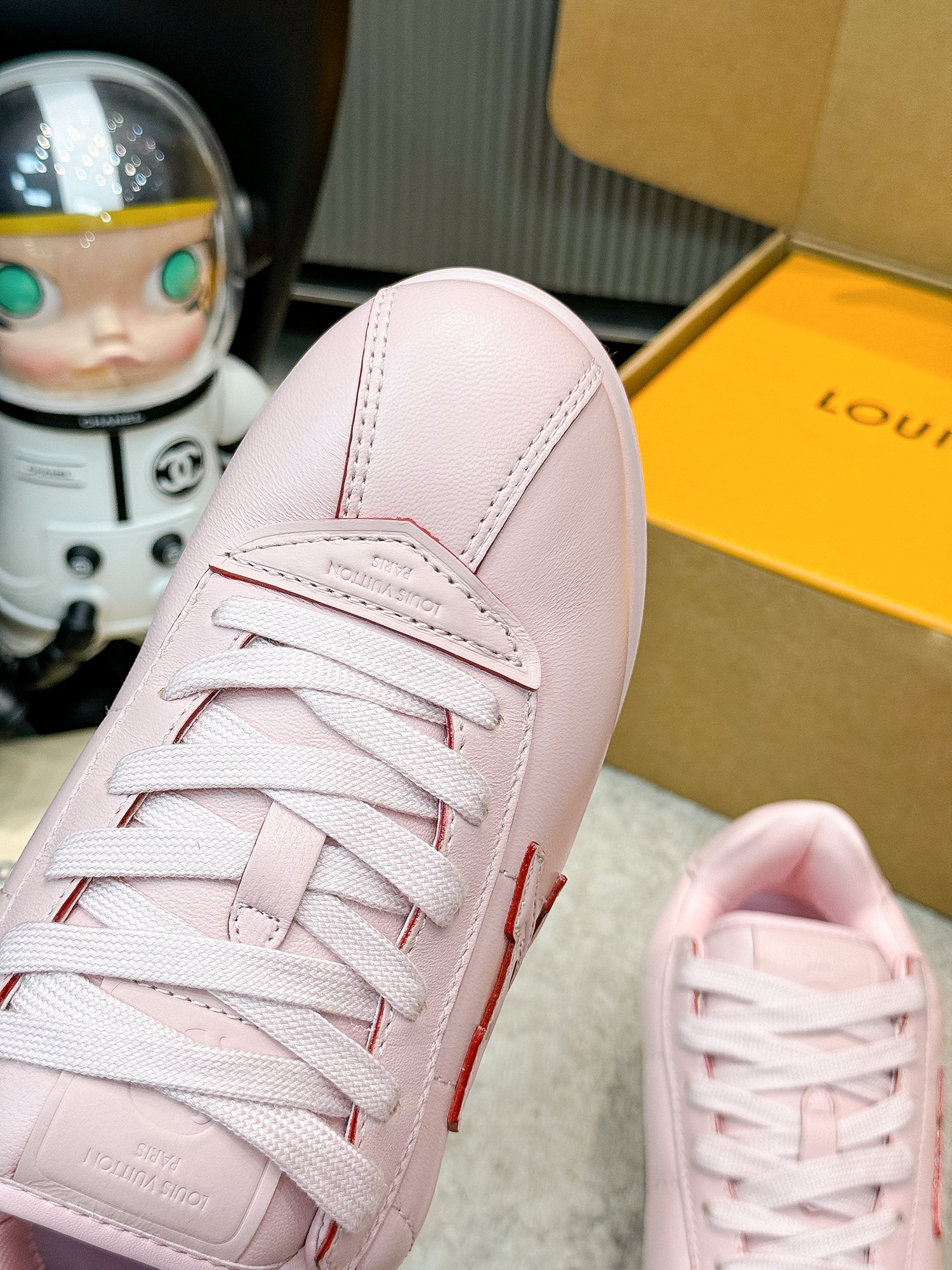 LV shoe